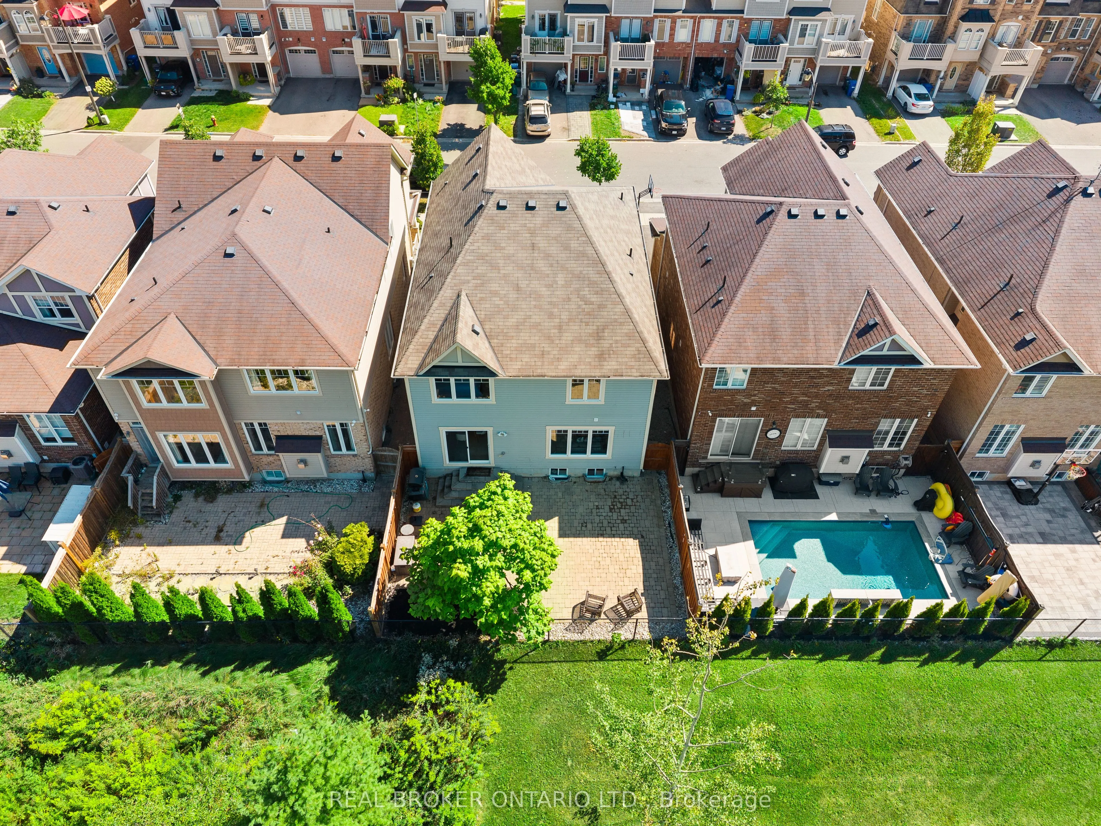 565 Attenborough Terrace
