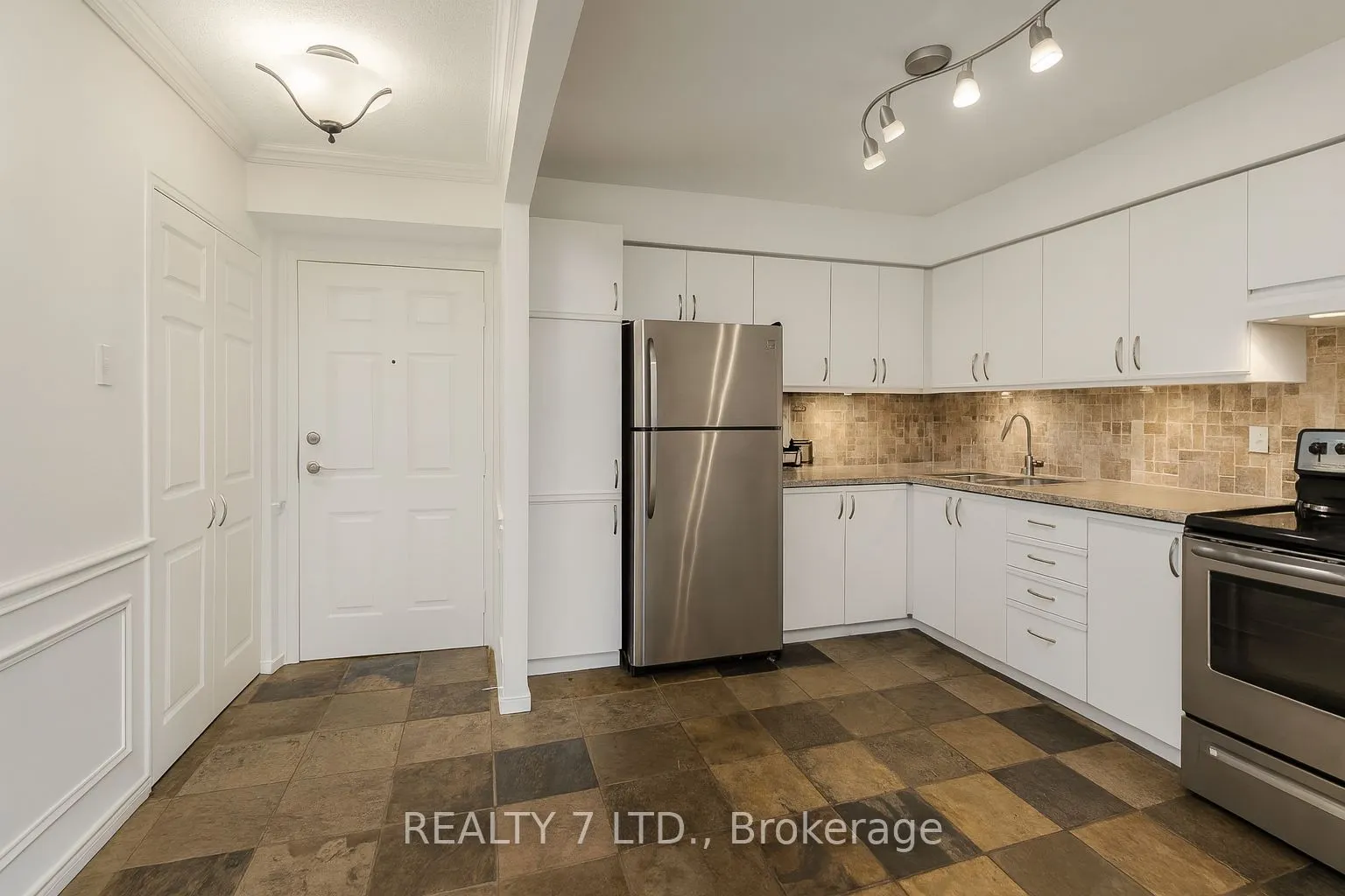 1270 Maple Crossing Boulevard, #412