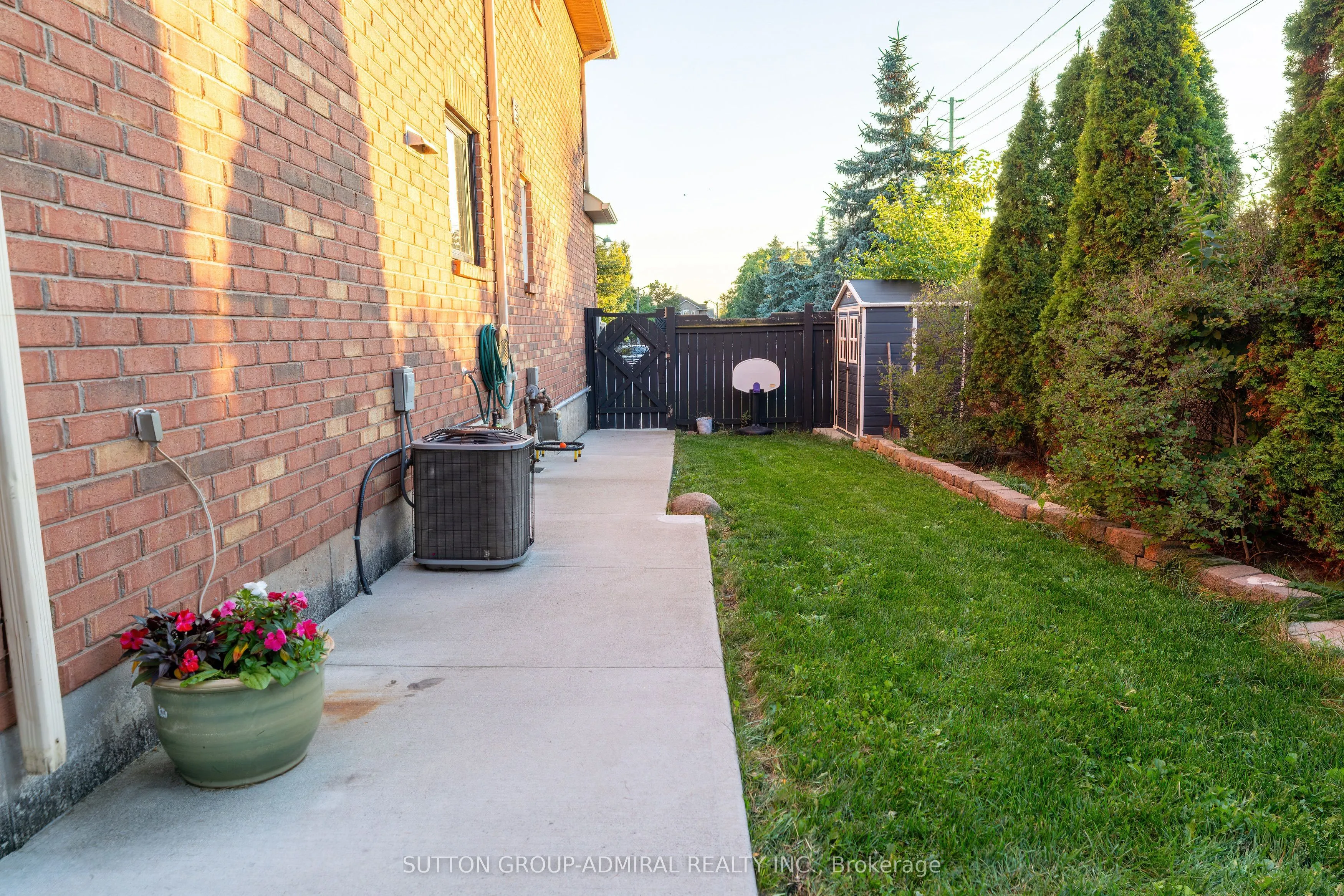 2415 Valley Heights Crescent