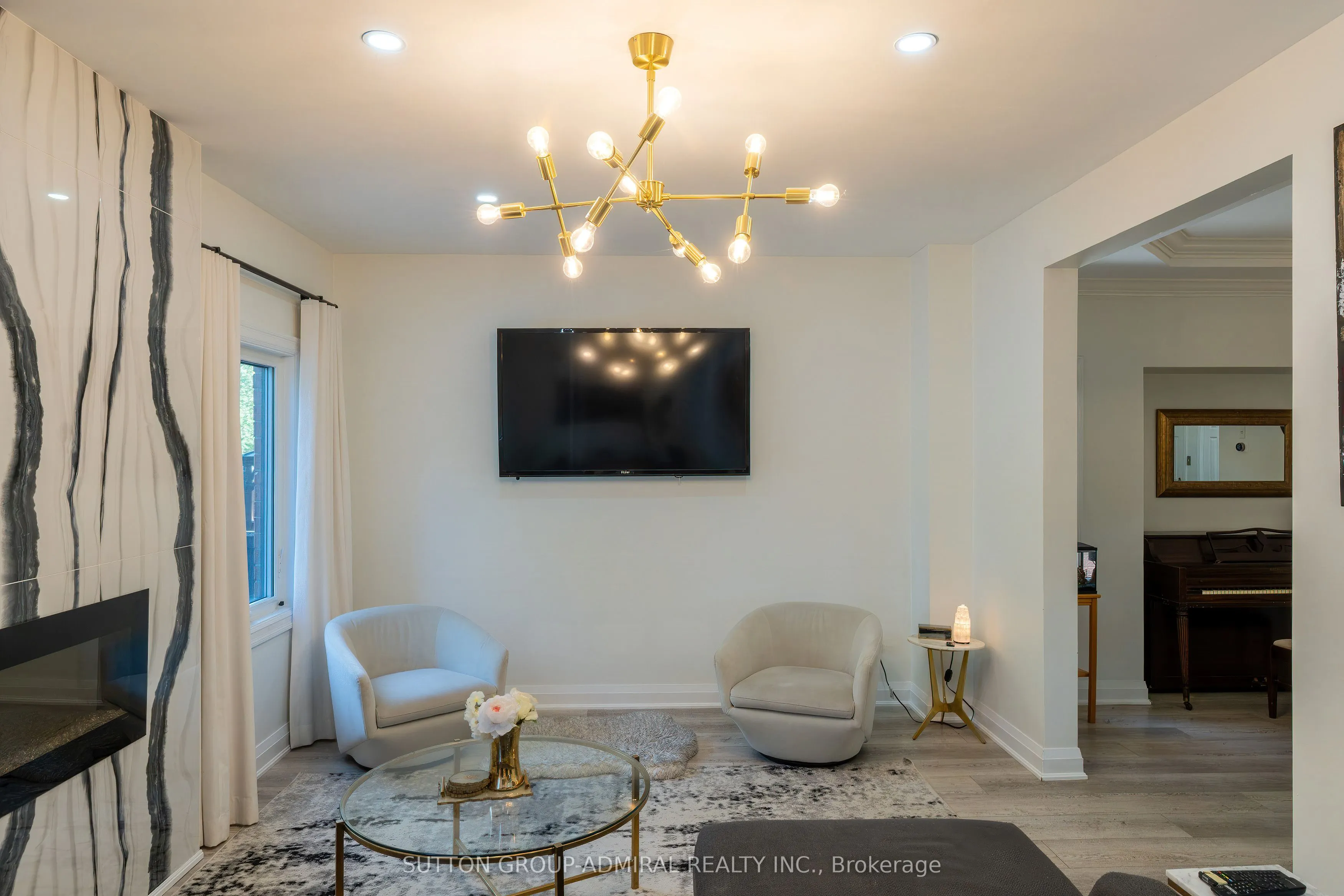 2415 Valley Heights Crescent