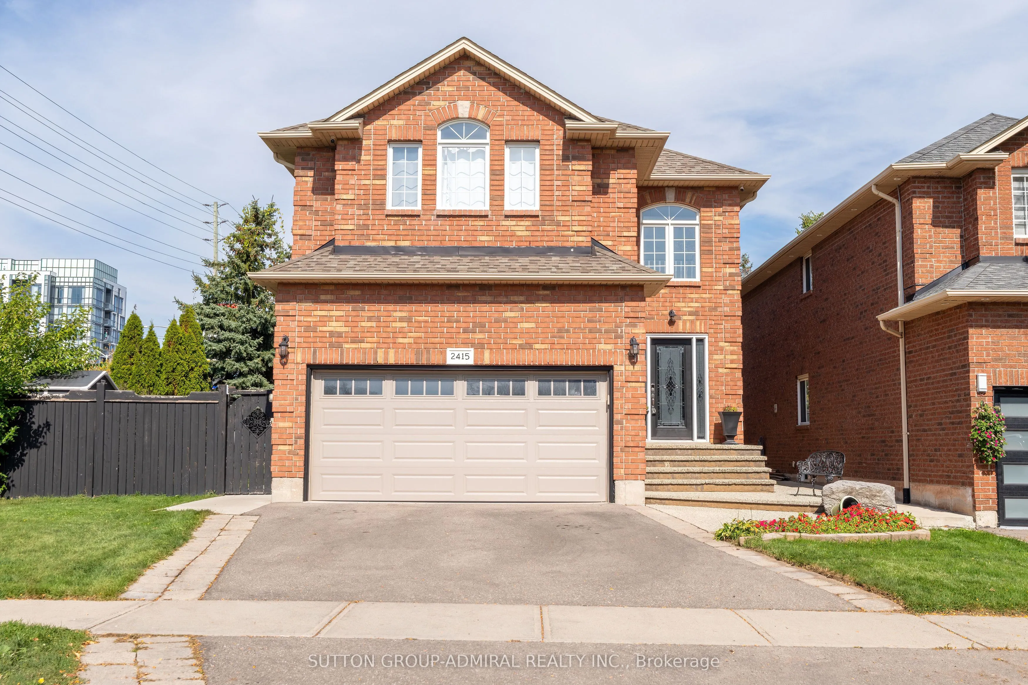 2415 Valley Heights Crescent
