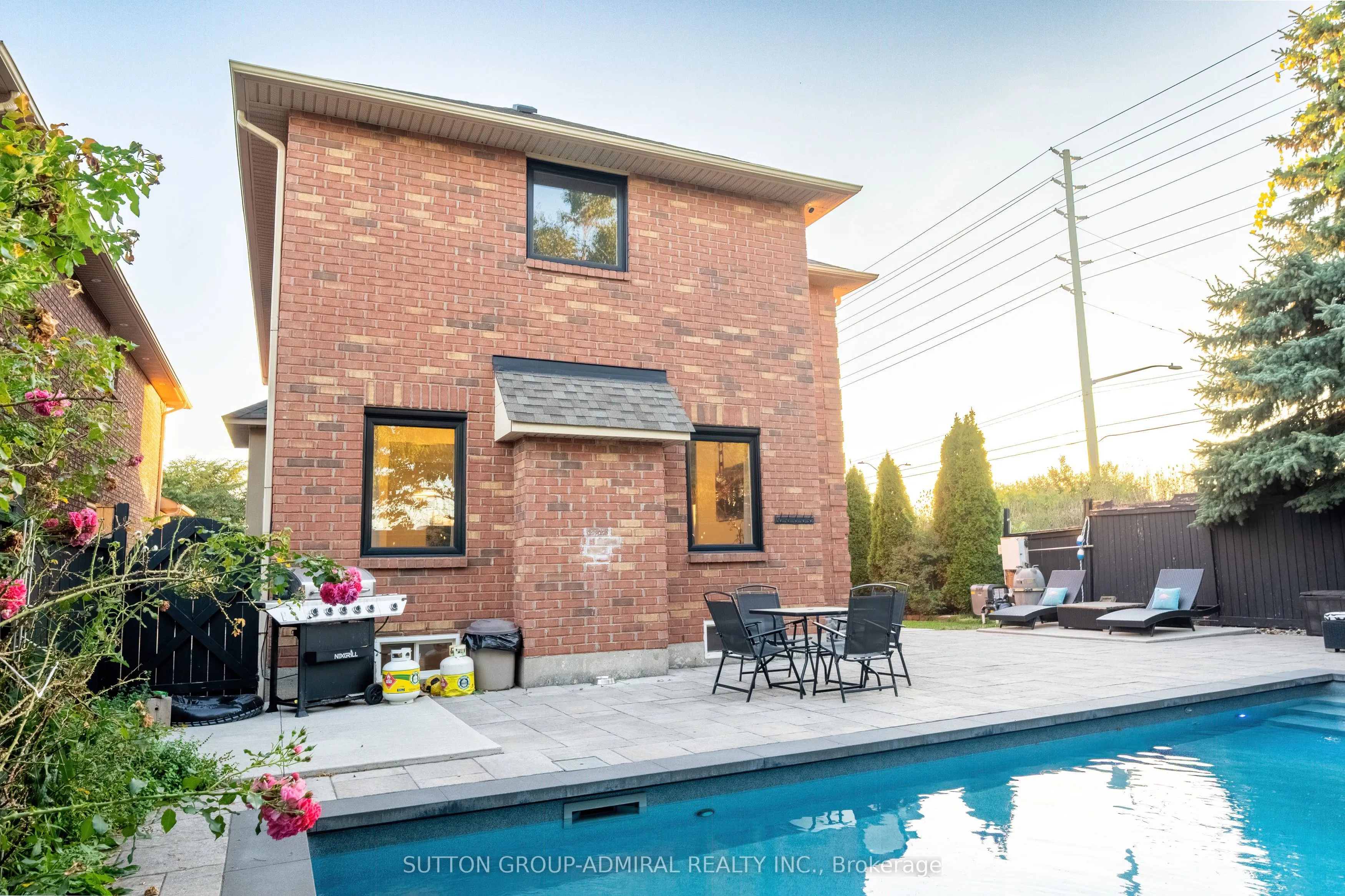 2415 Valley Heights Crescent