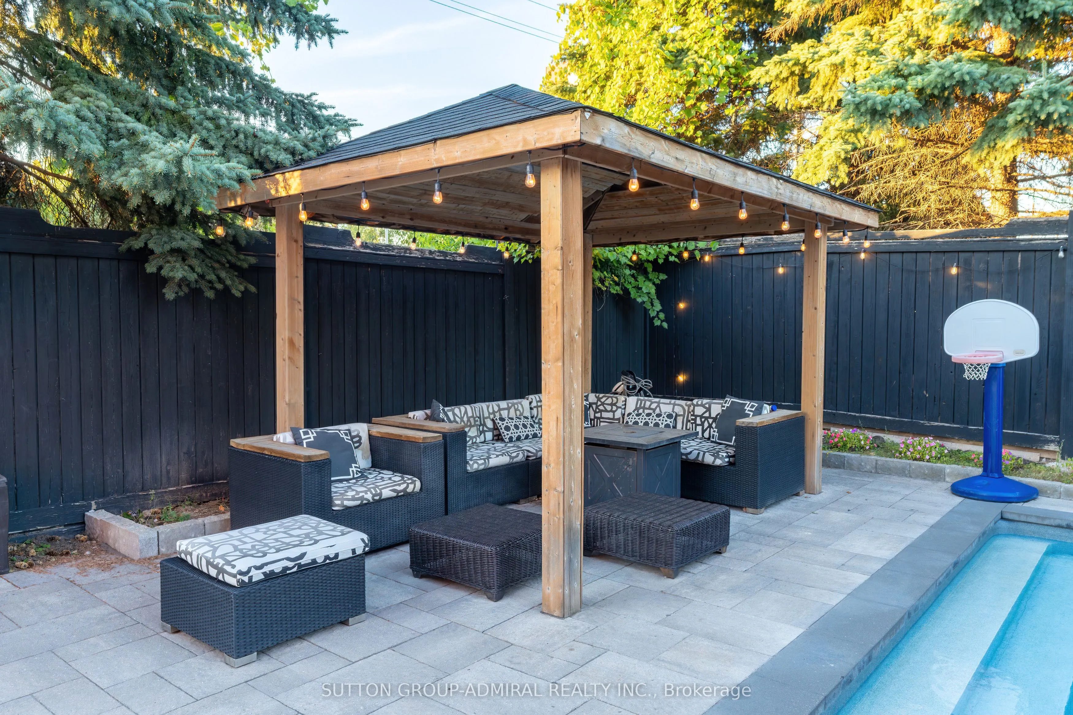 2415 Valley Heights Crescent
