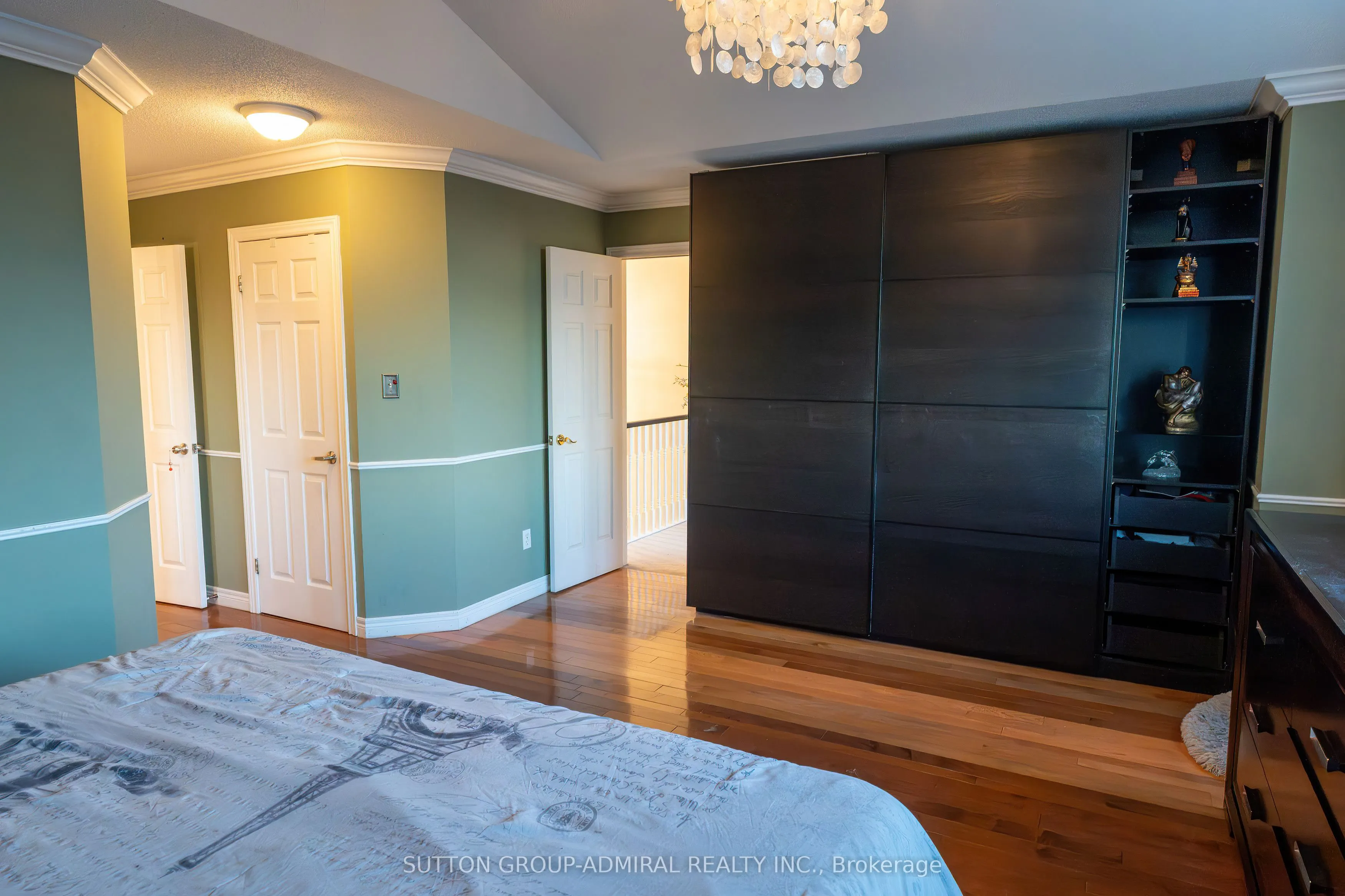 2415 Valley Heights Crescent