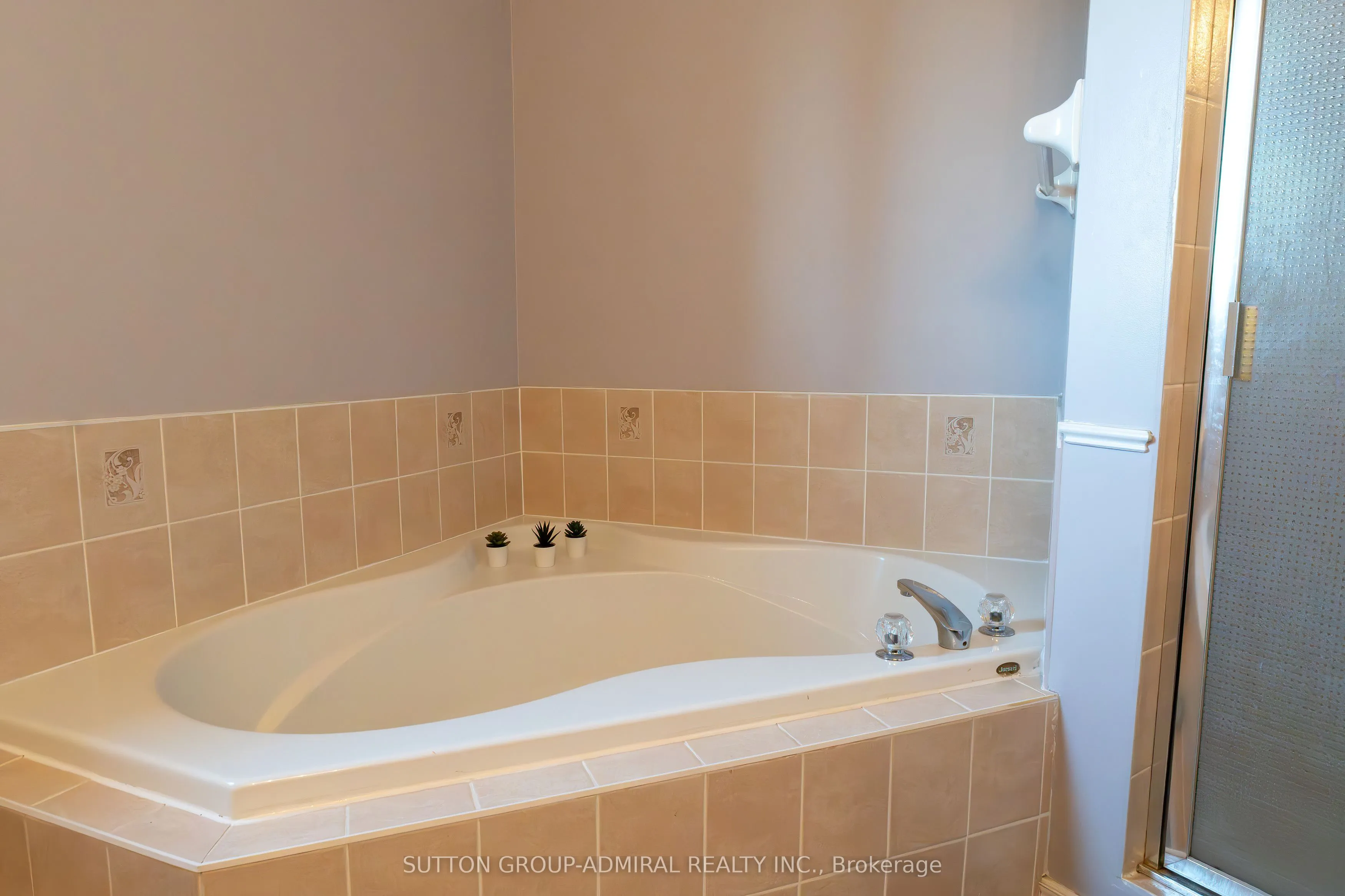 2415 Valley Heights Crescent