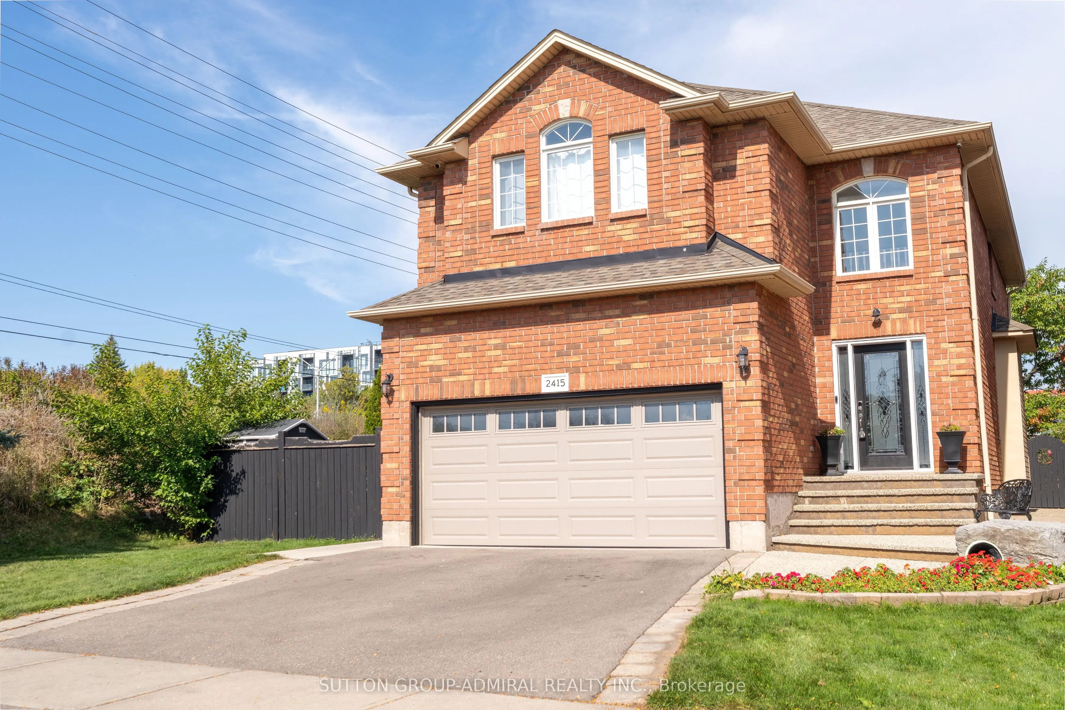 2415 Valley Heights Crescent
