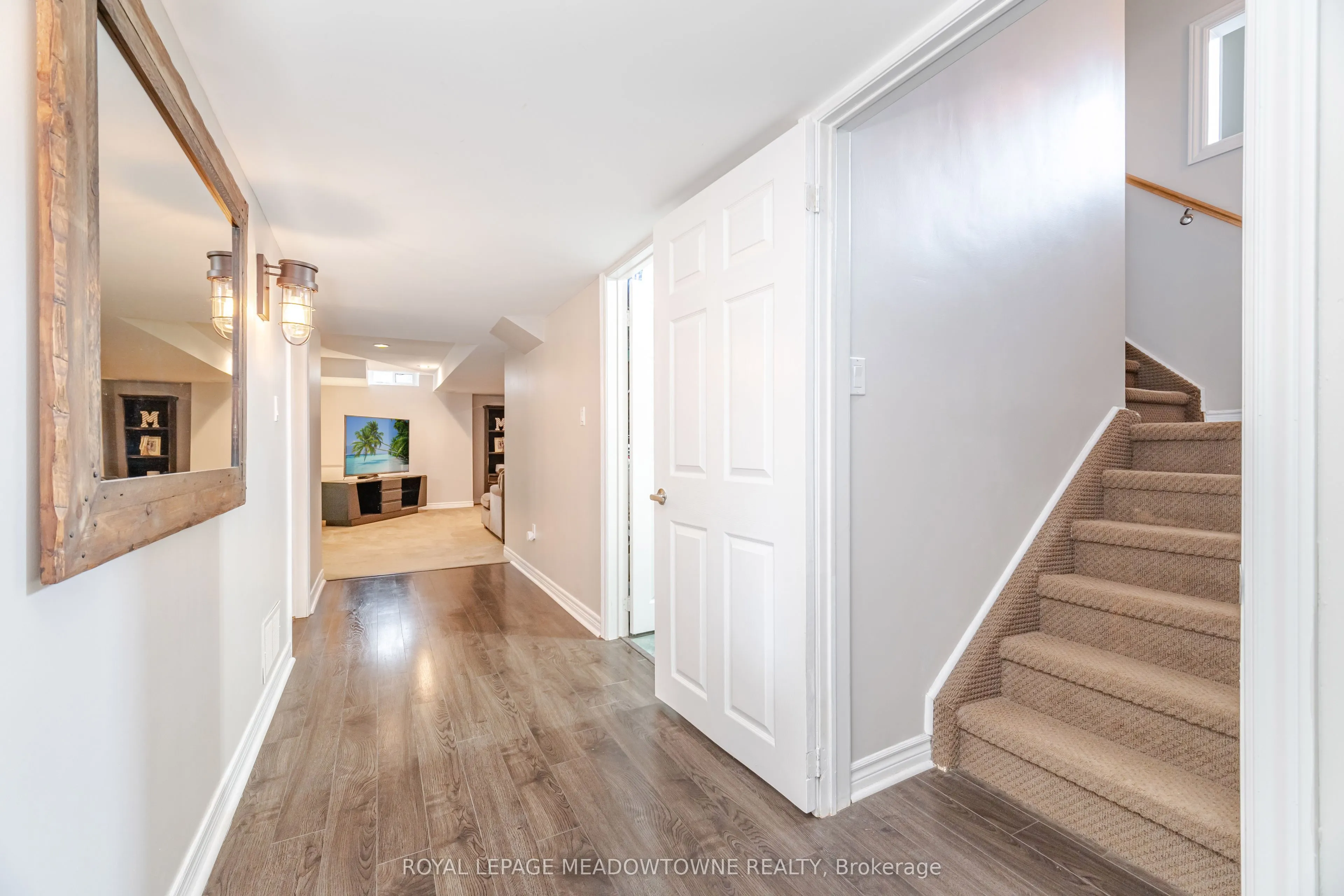 6402 Tenth Line W