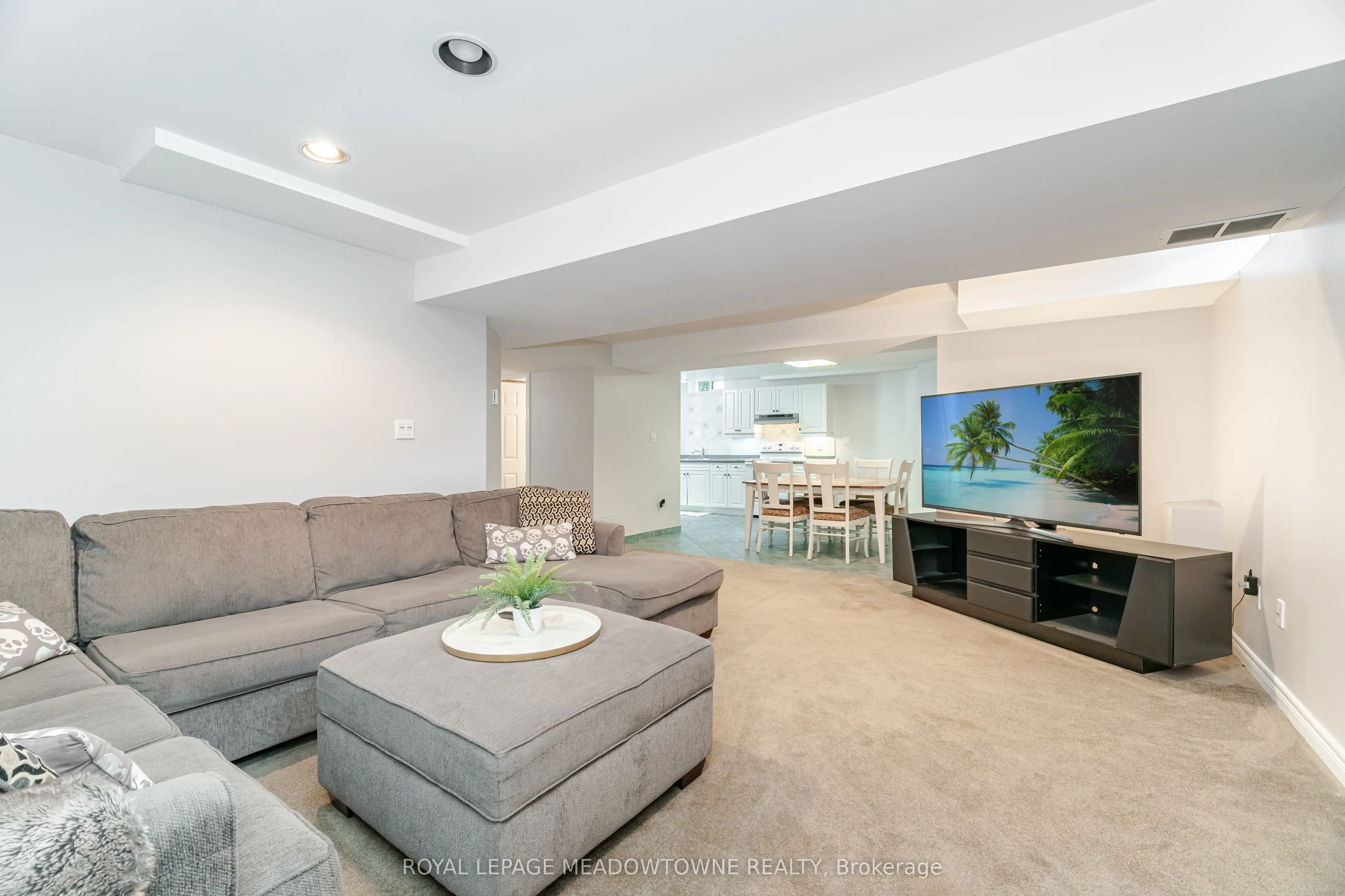 6402 Tenth Line W
