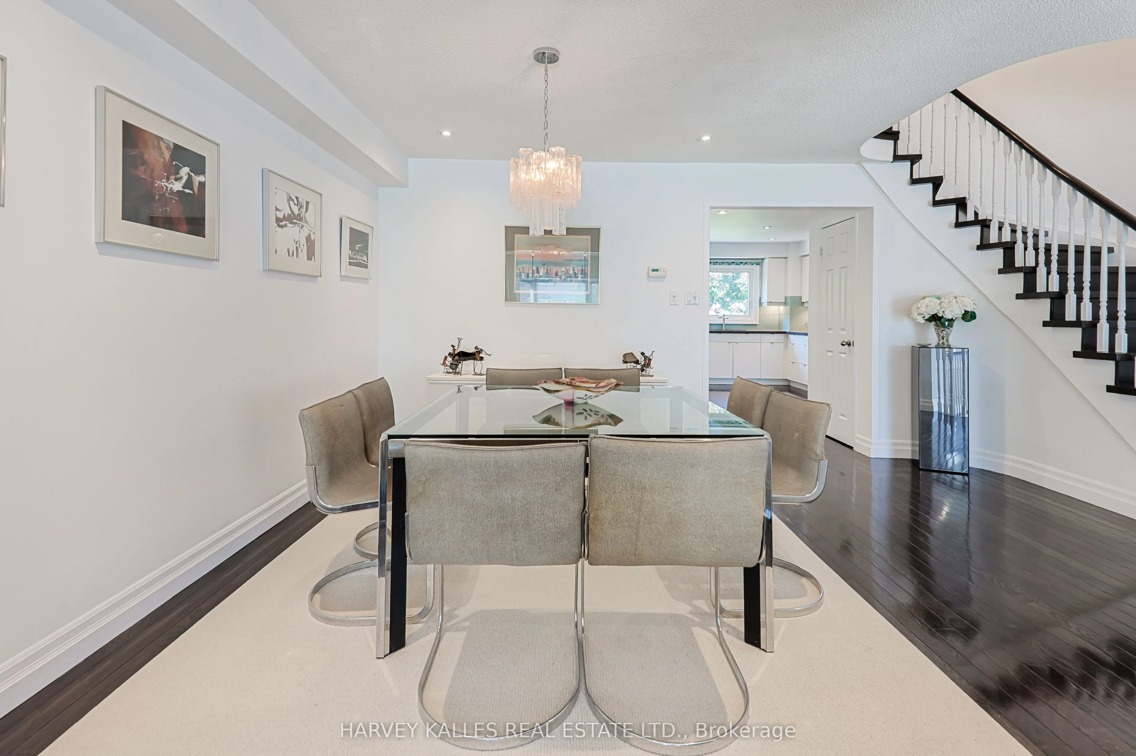 1050 Lindsay Drive