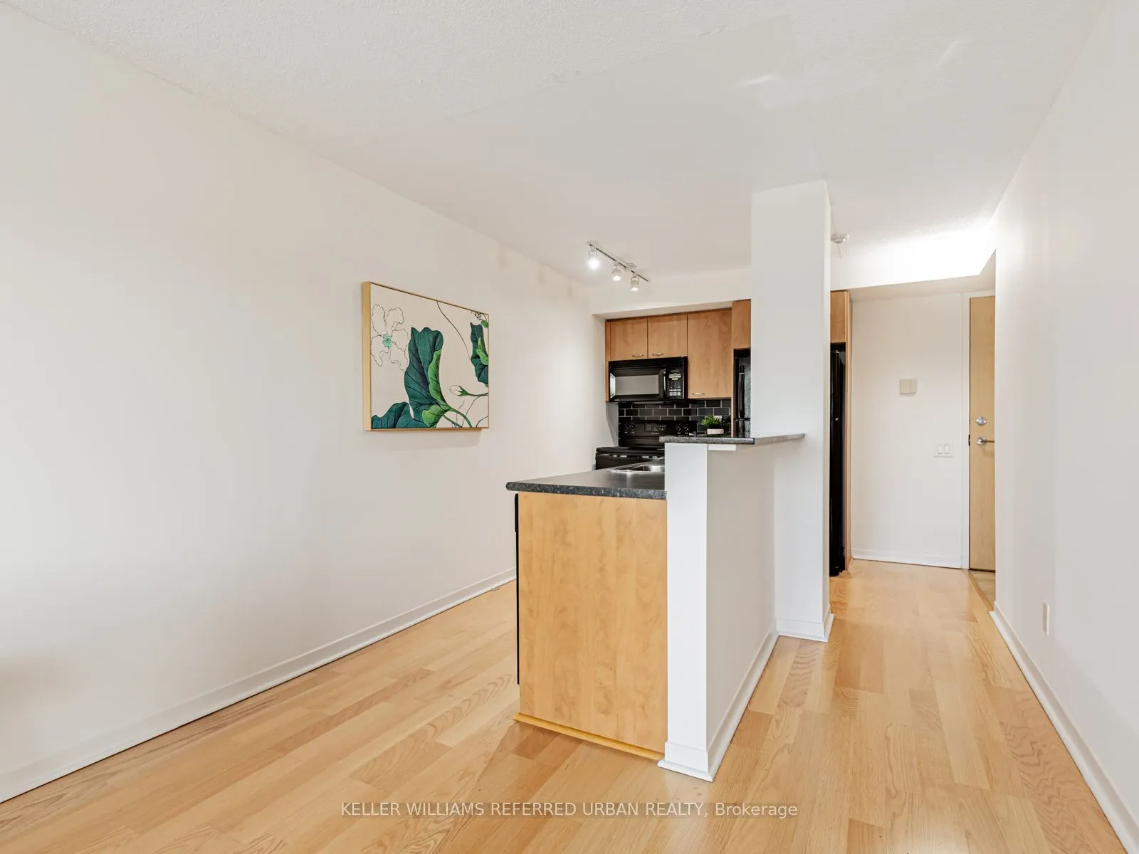 1040 The Queensway, #304