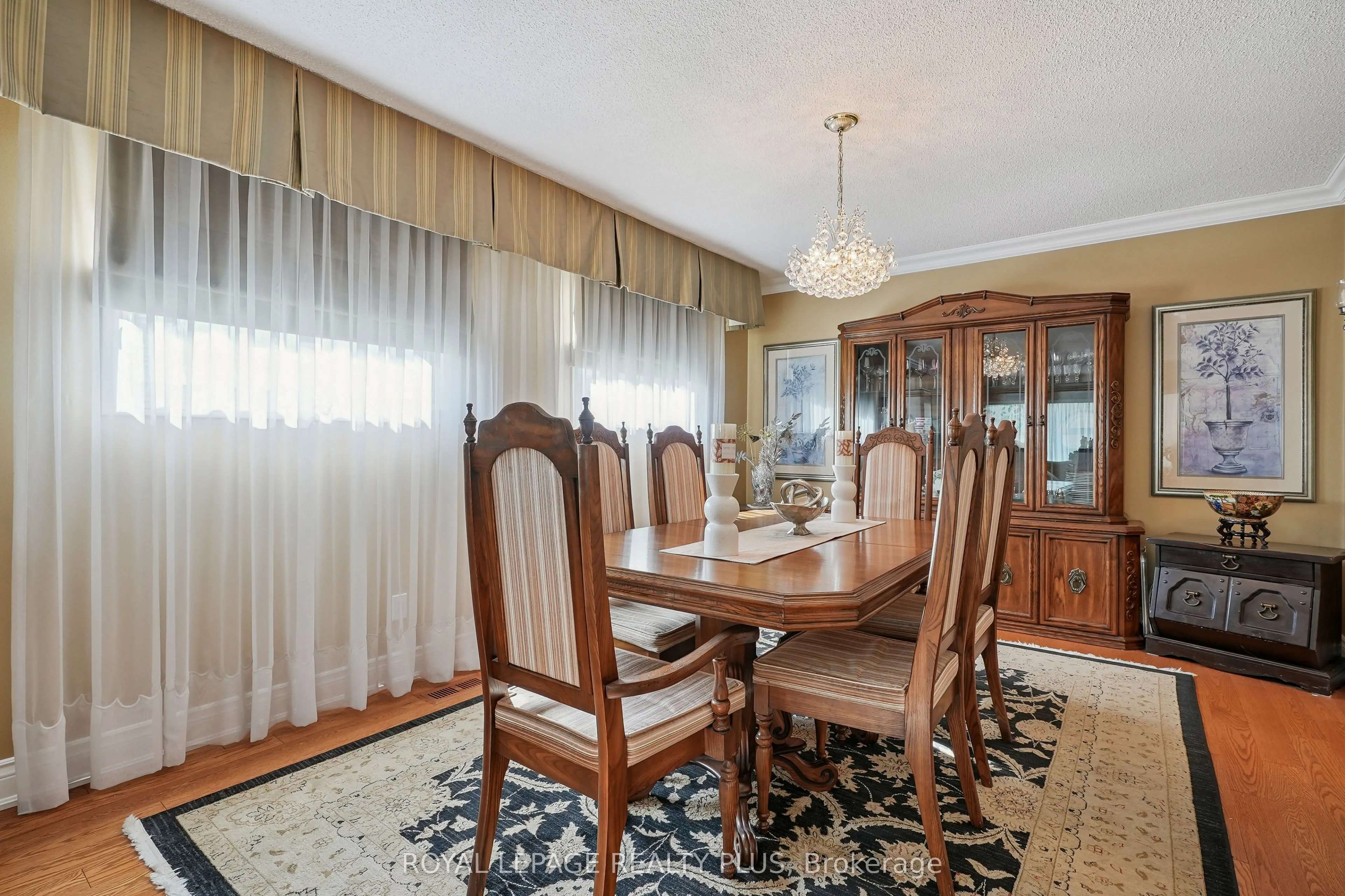 2335 Wyandotte Drive