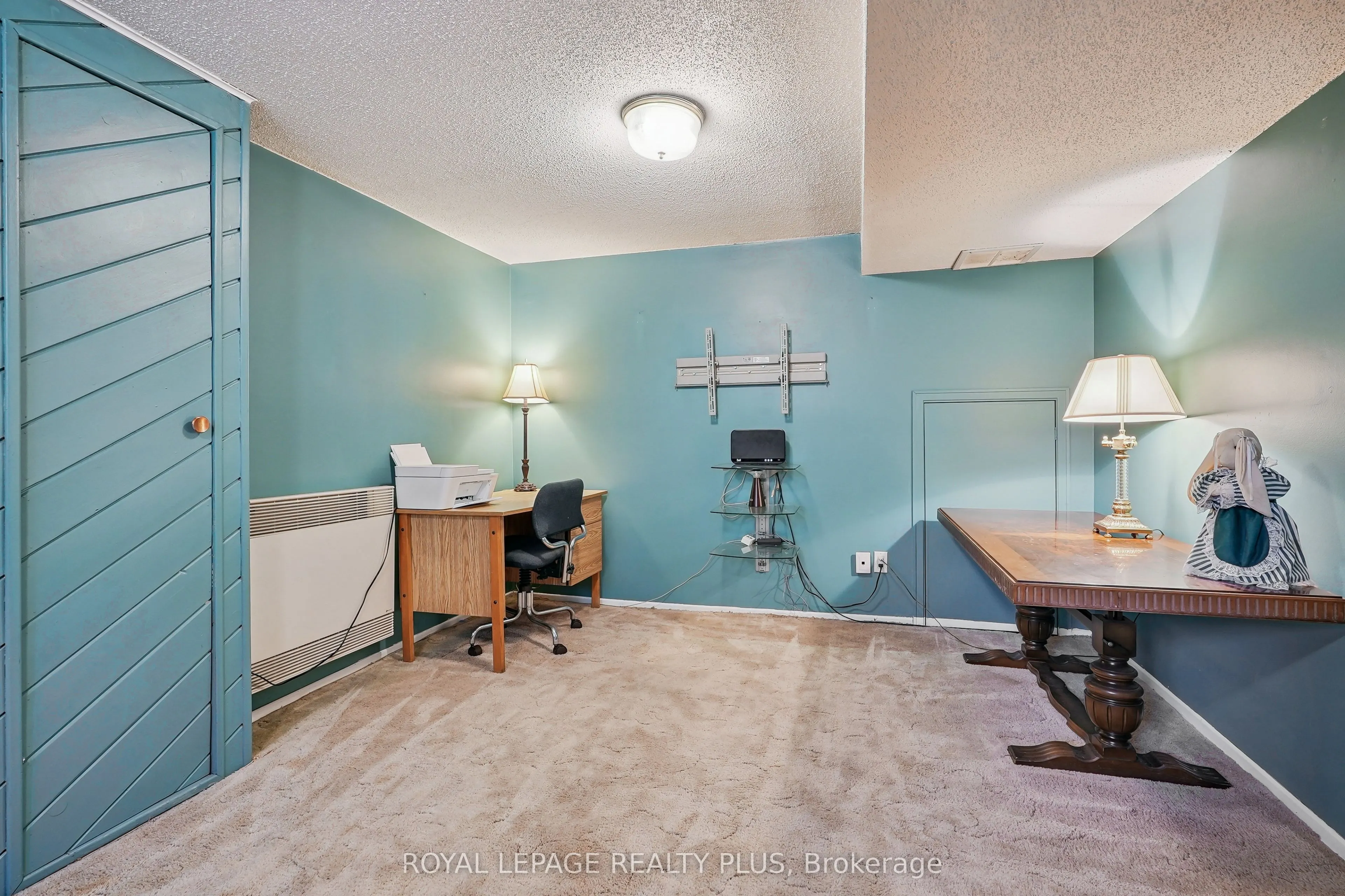 2335 Wyandotte Drive