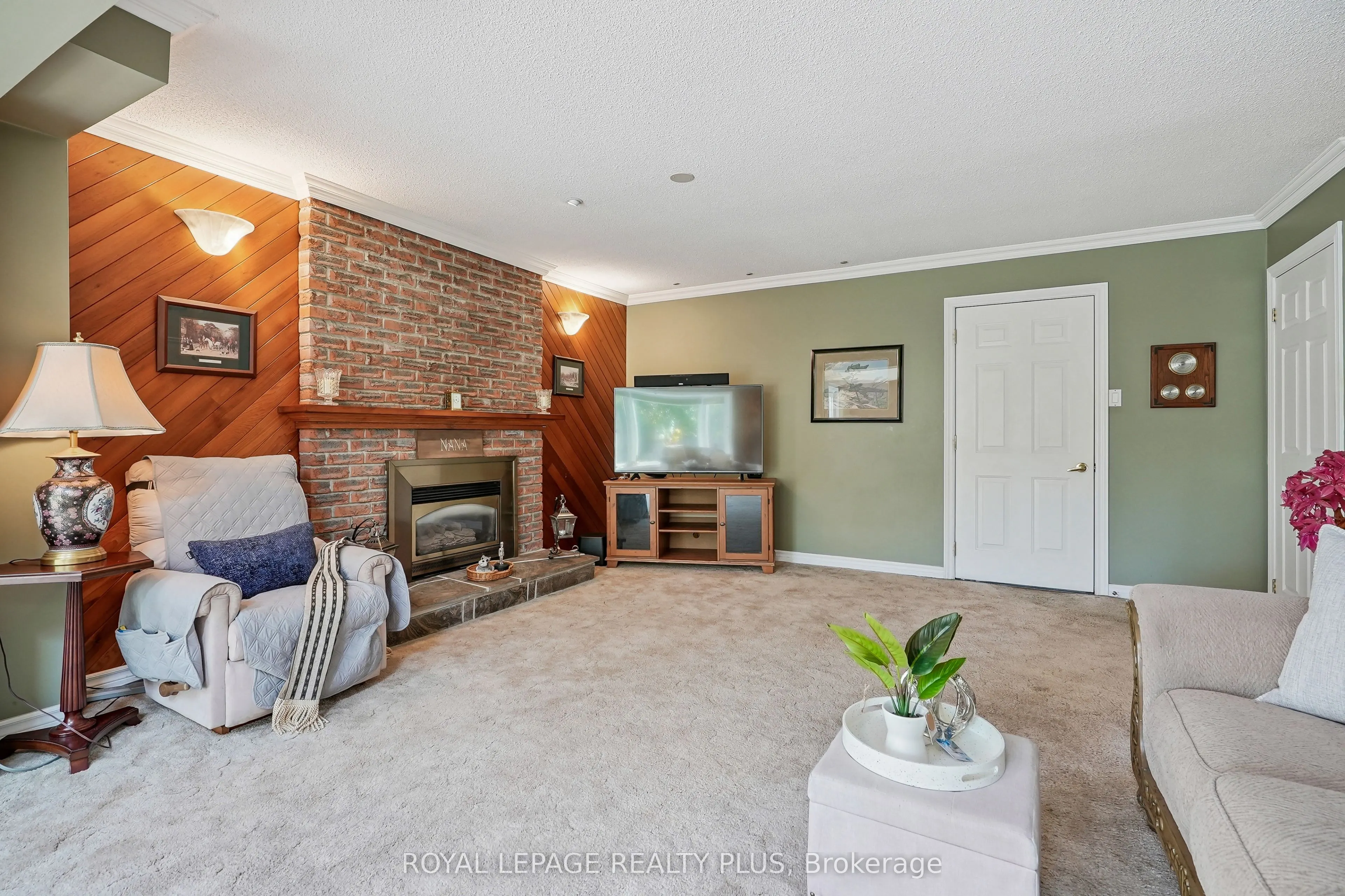 2335 Wyandotte Drive