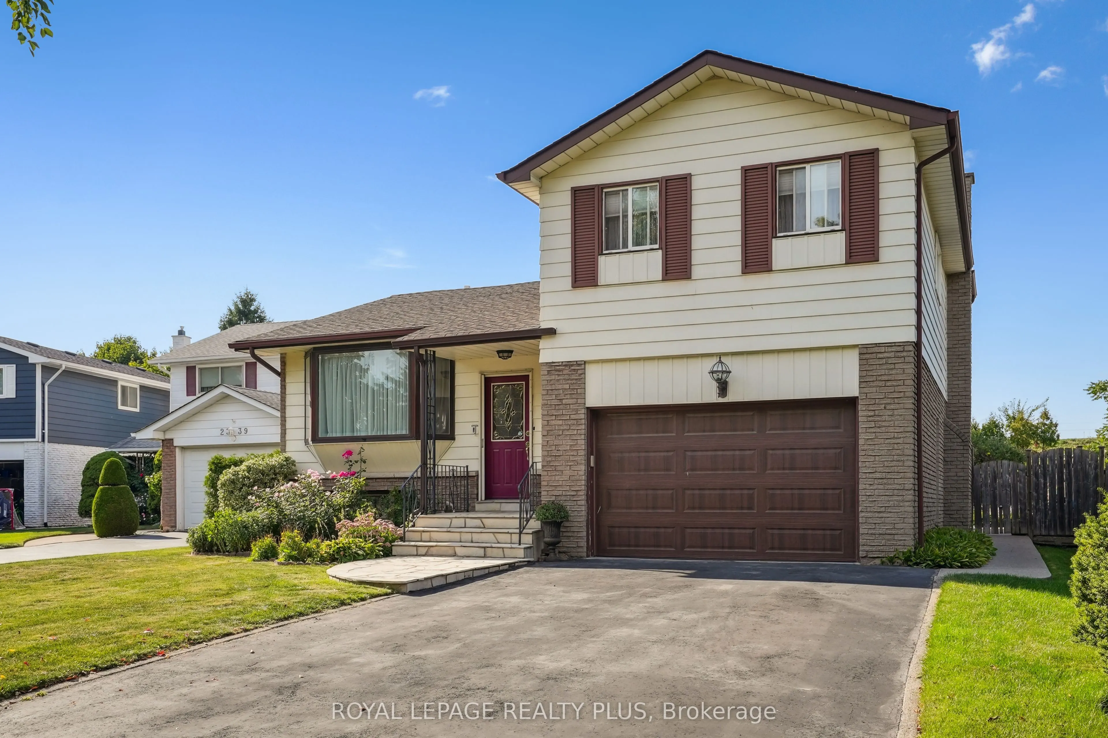2335 Wyandotte Drive