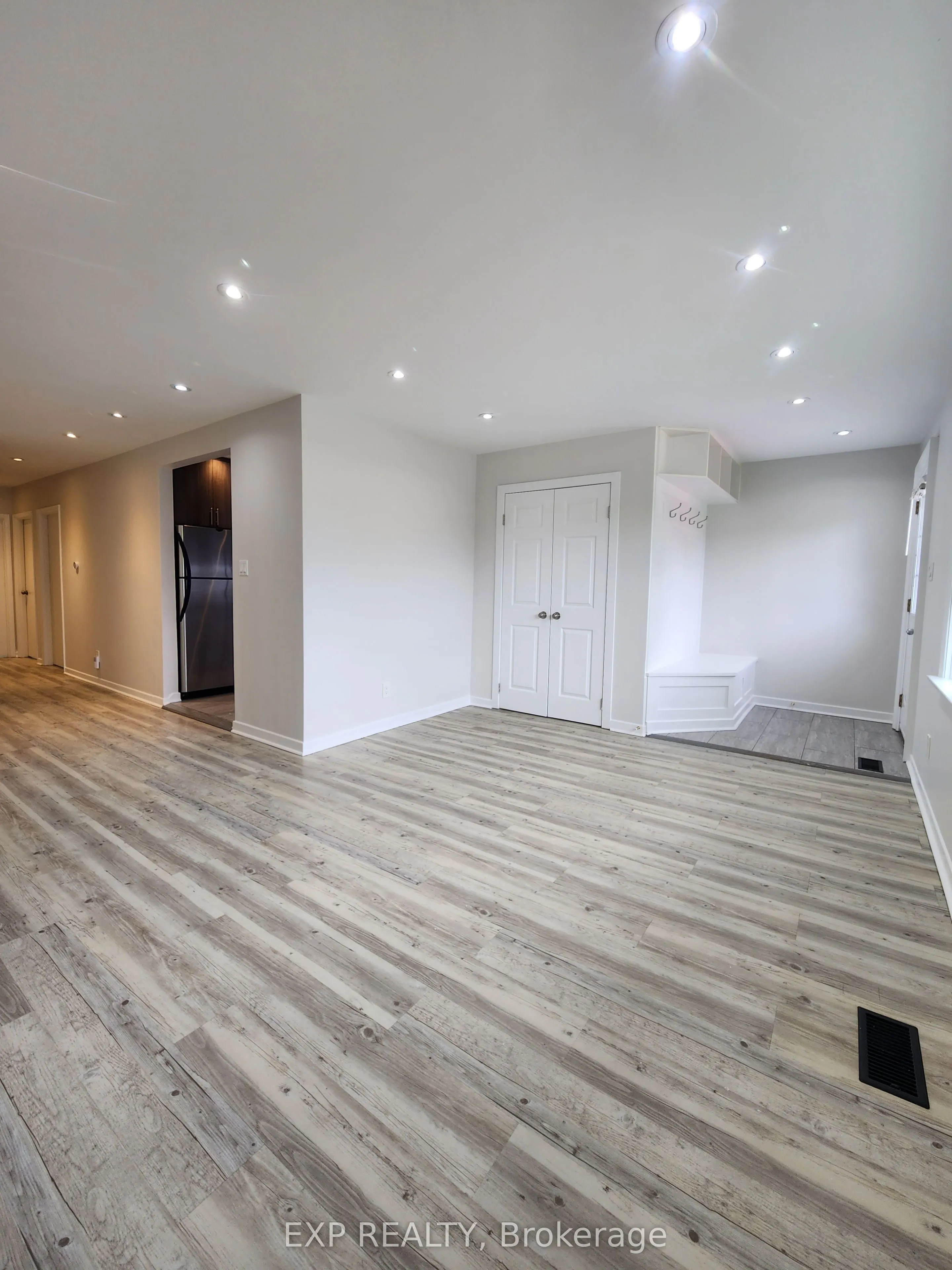 98 Corby Crescent