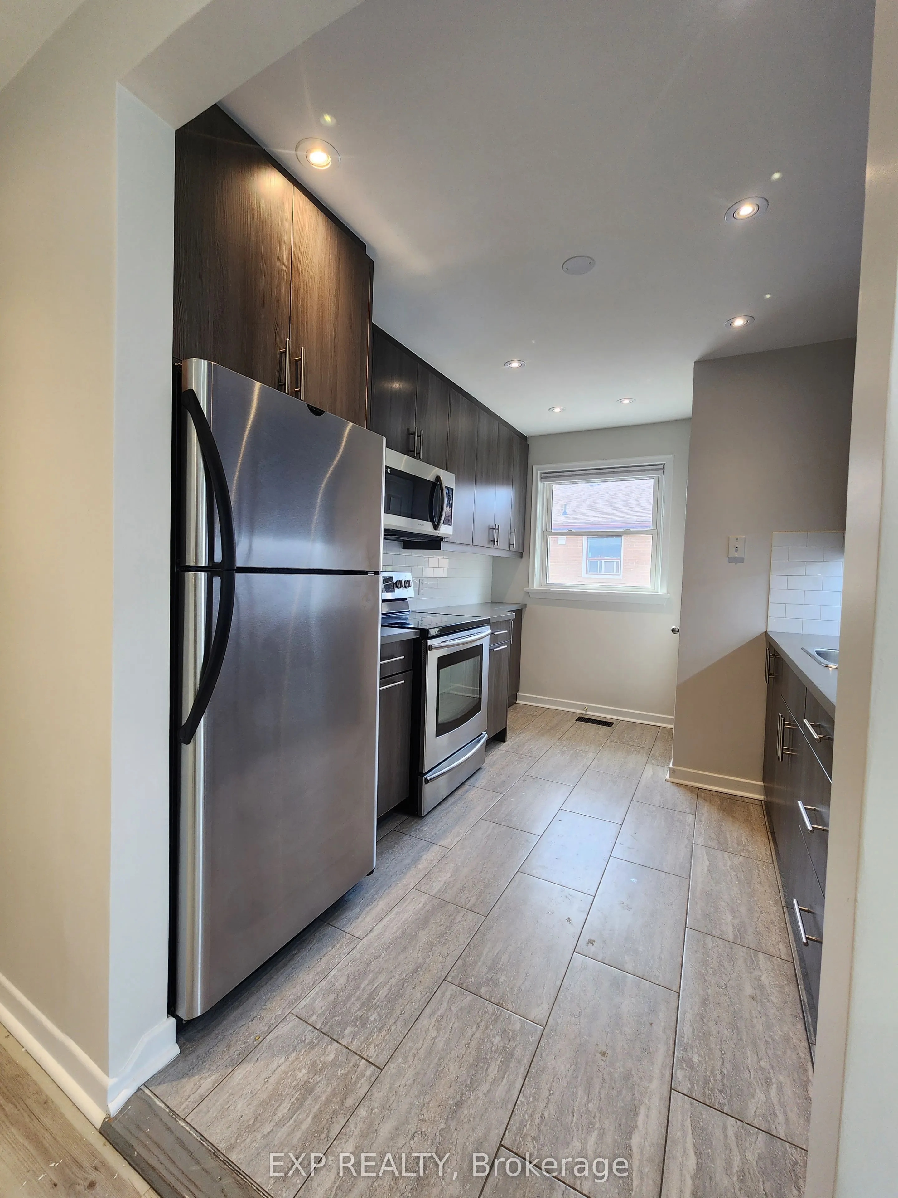 98 Corby Crescent