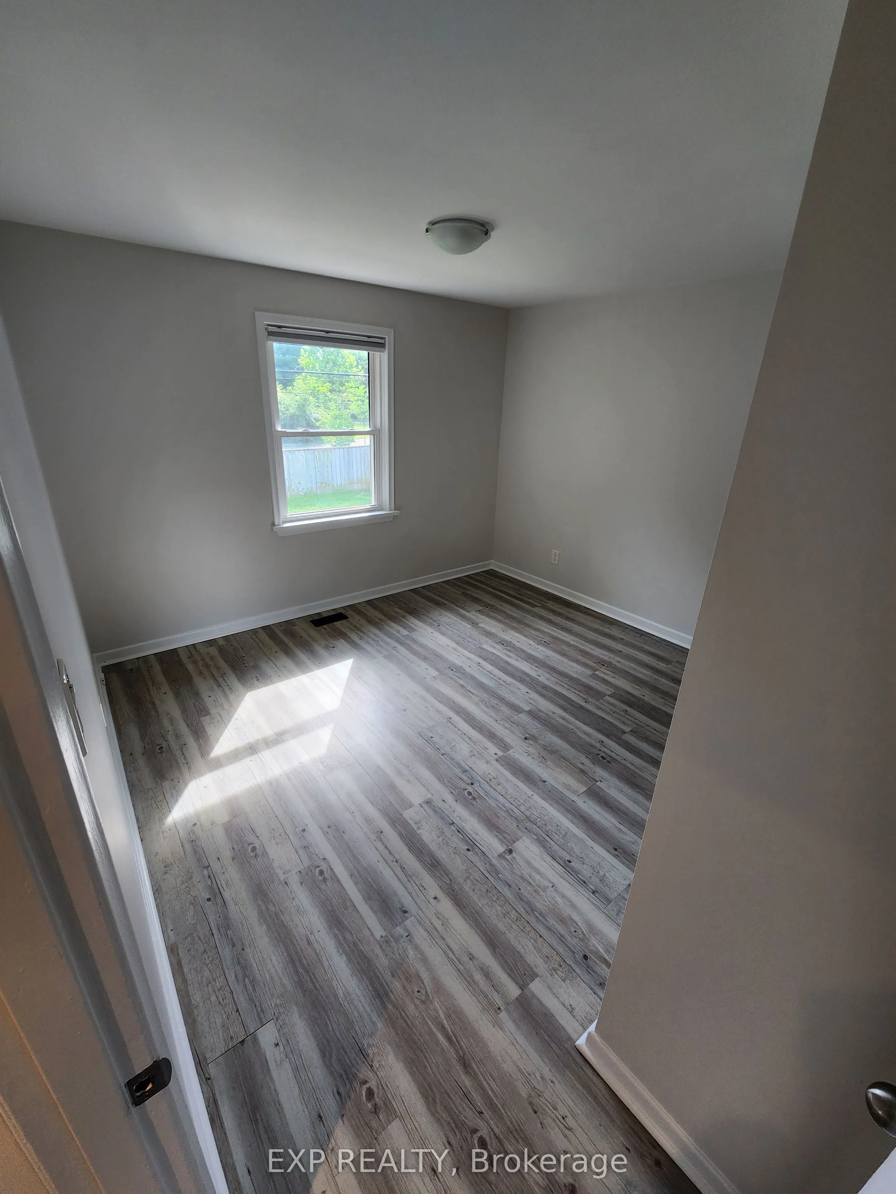 98 Corby Crescent