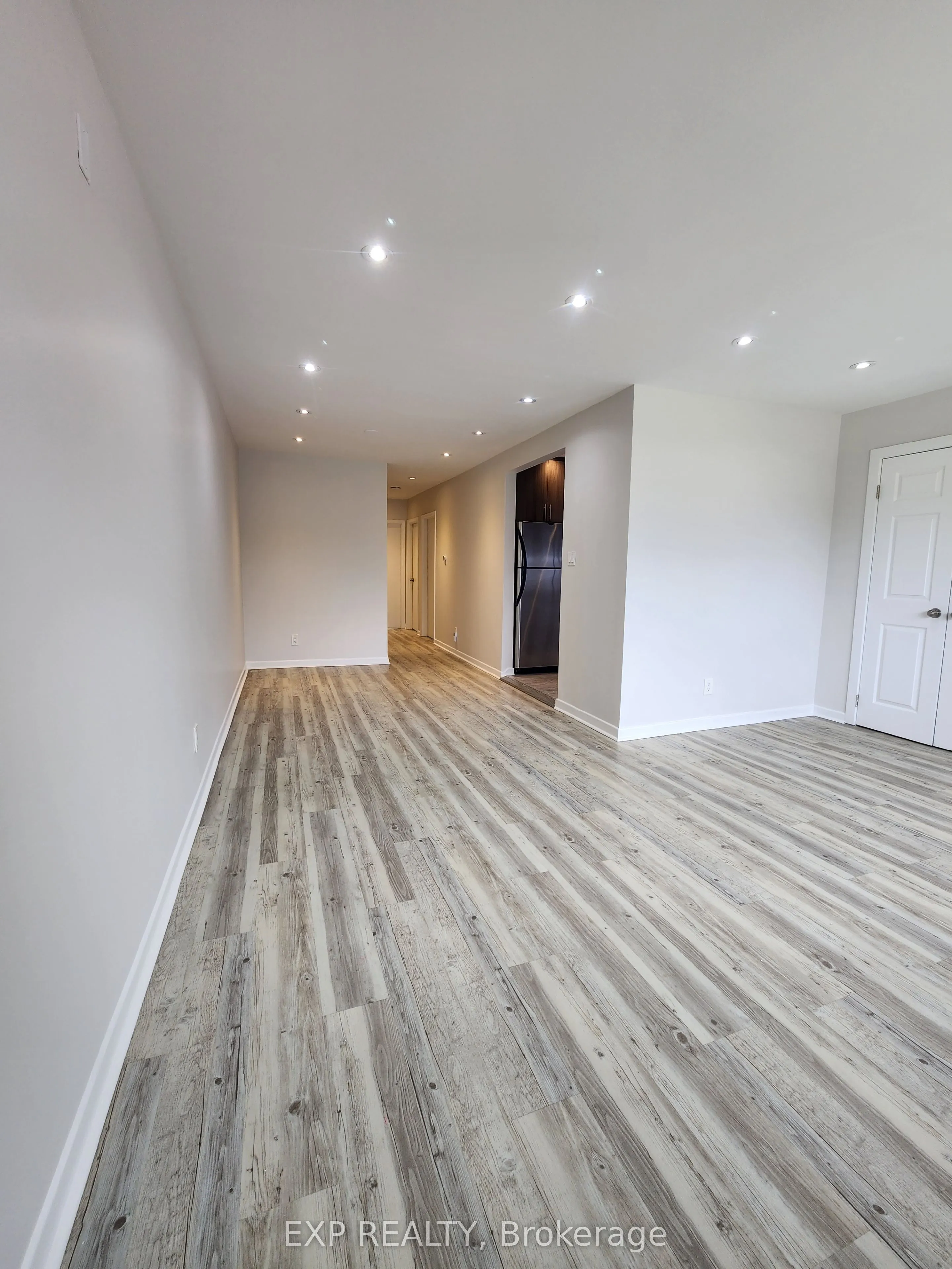 98 Corby Crescent