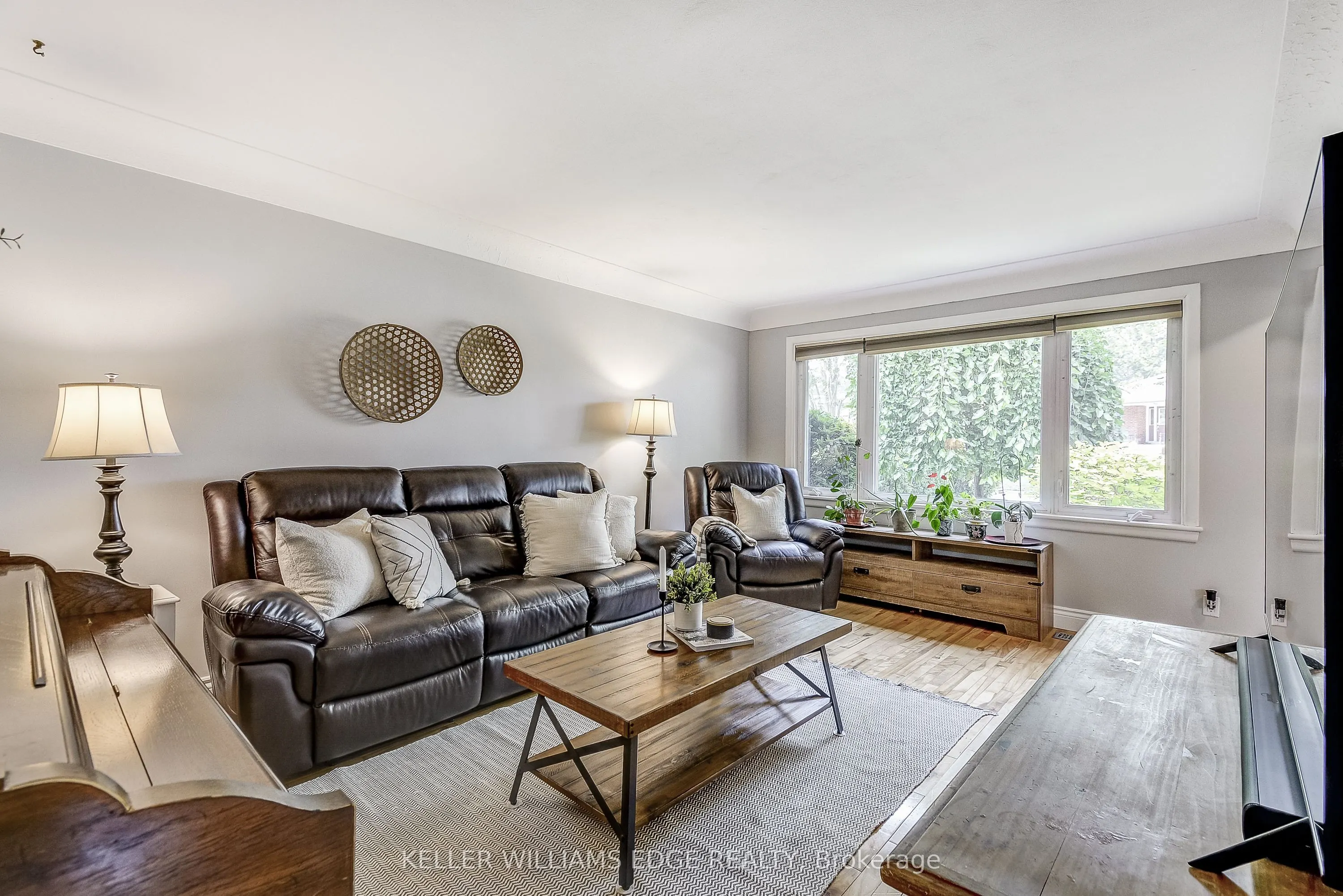 1216 De Quincy Crescent