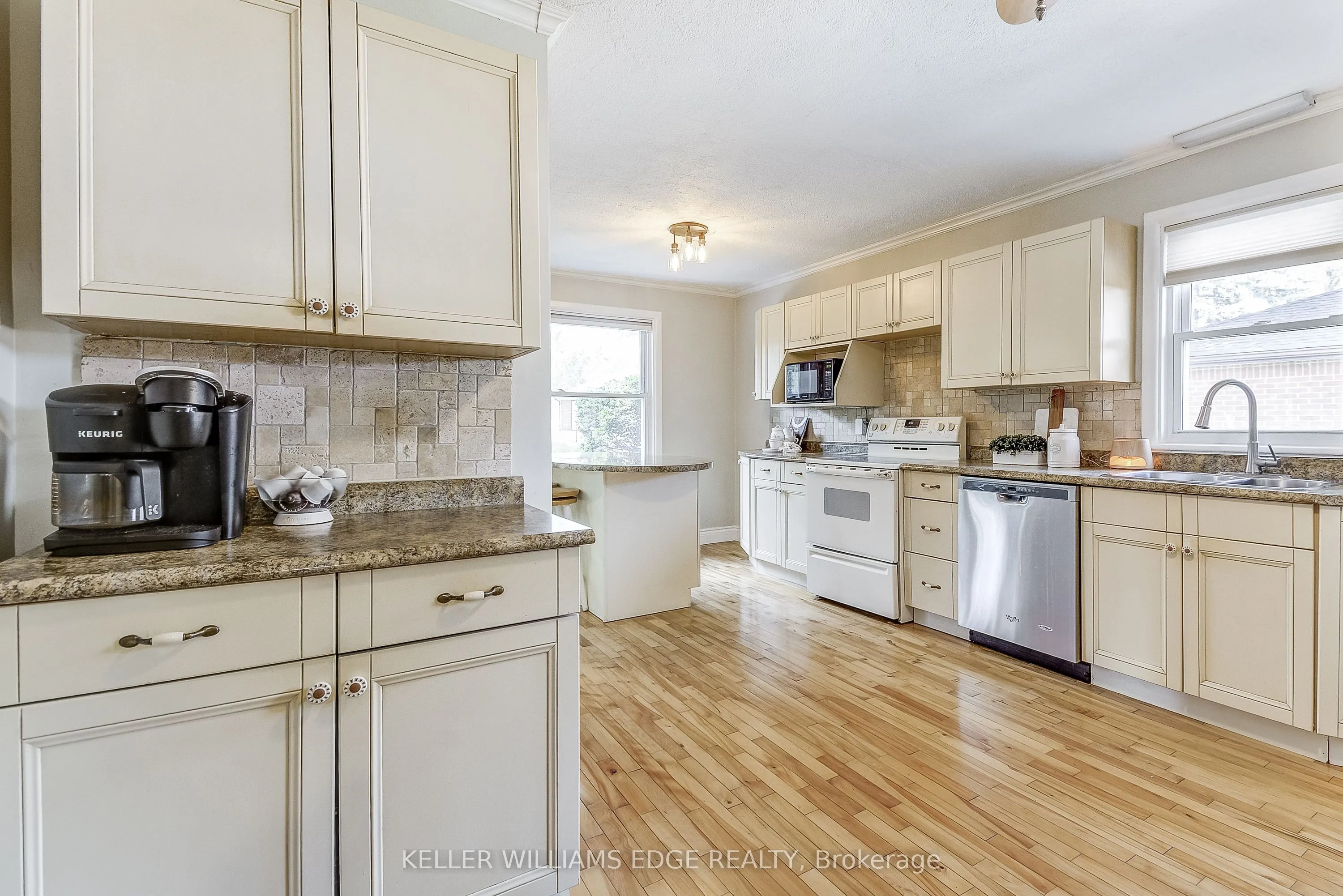 1216 De Quincy Crescent