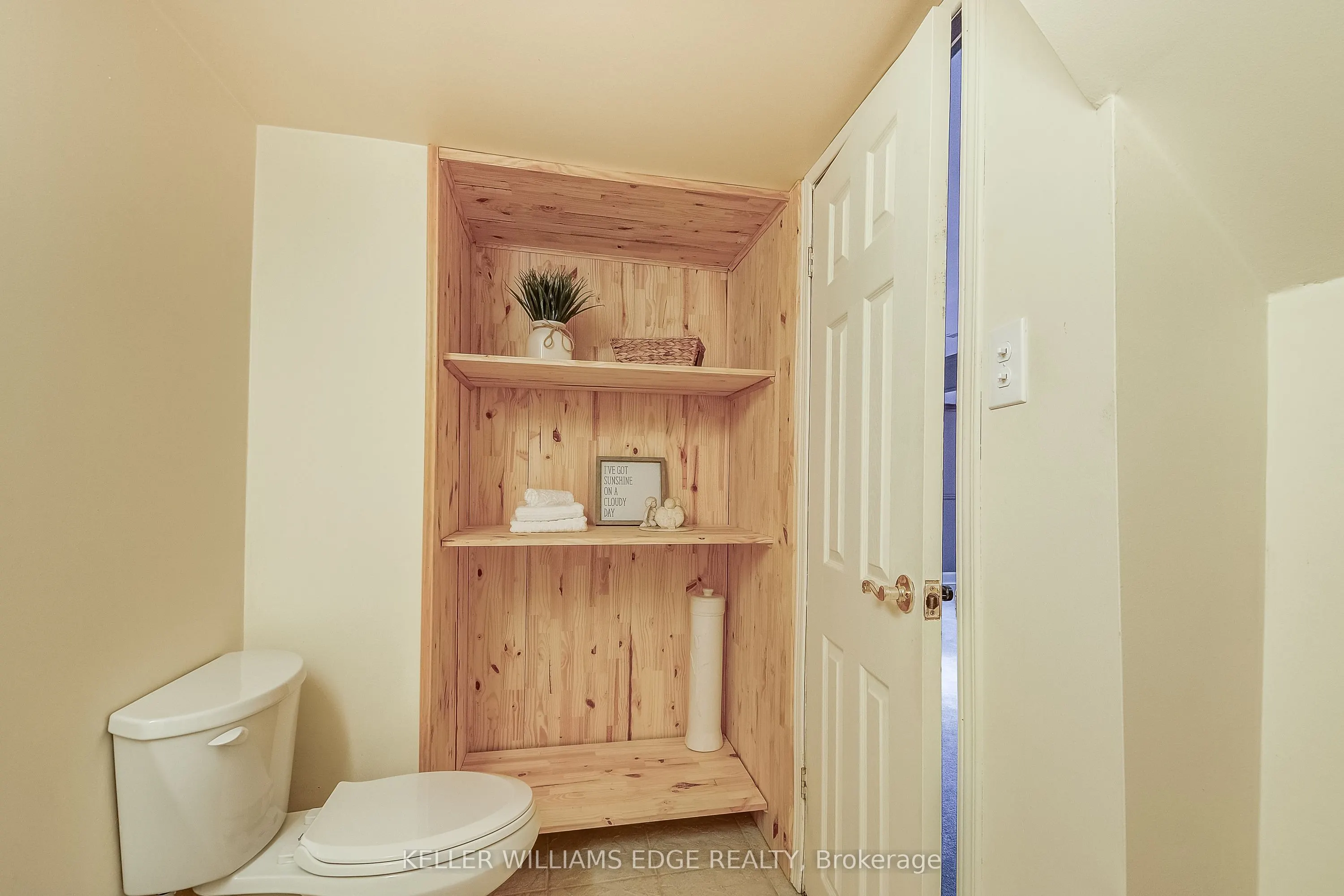 1216 De Quincy Crescent