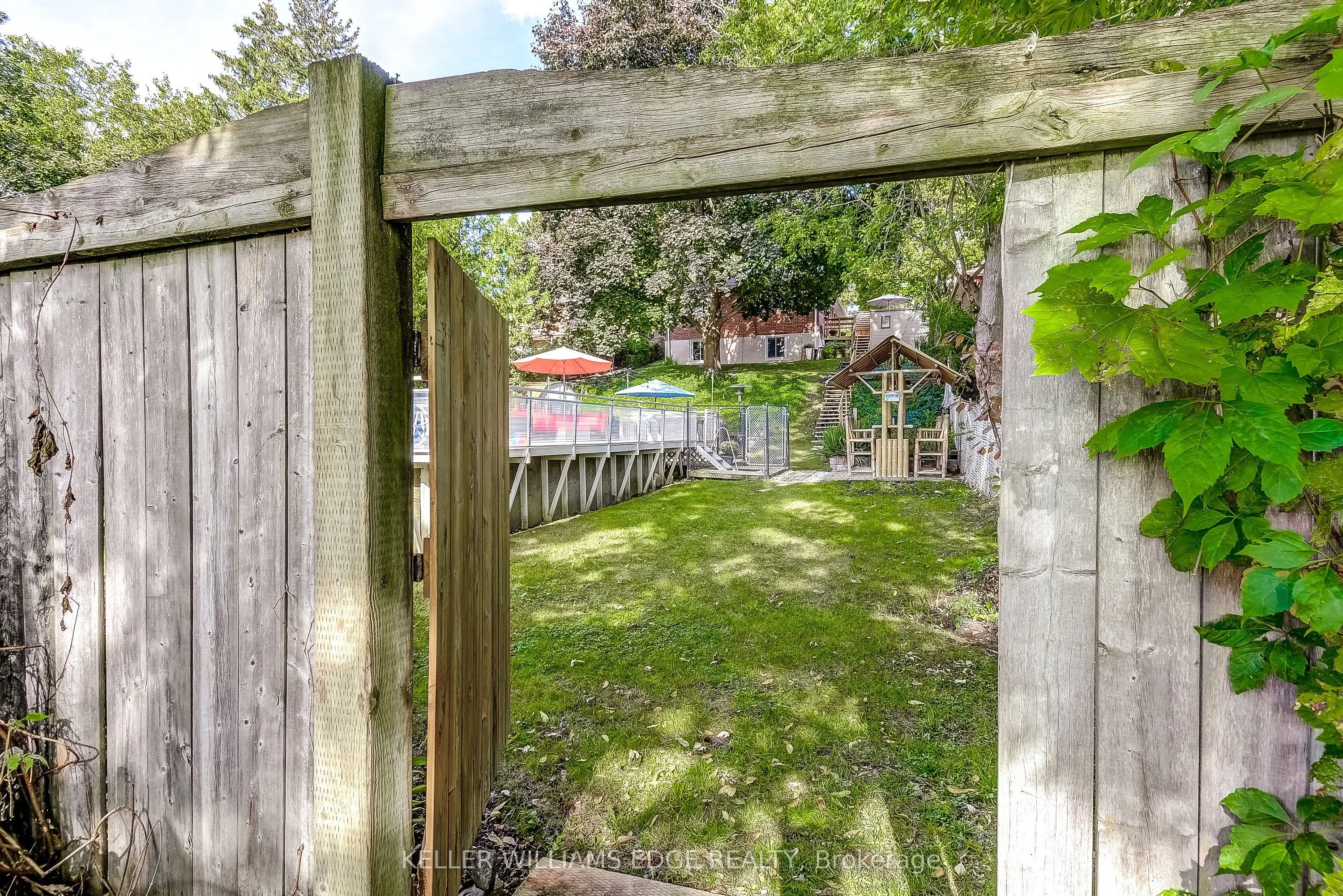1216 De Quincy Crescent