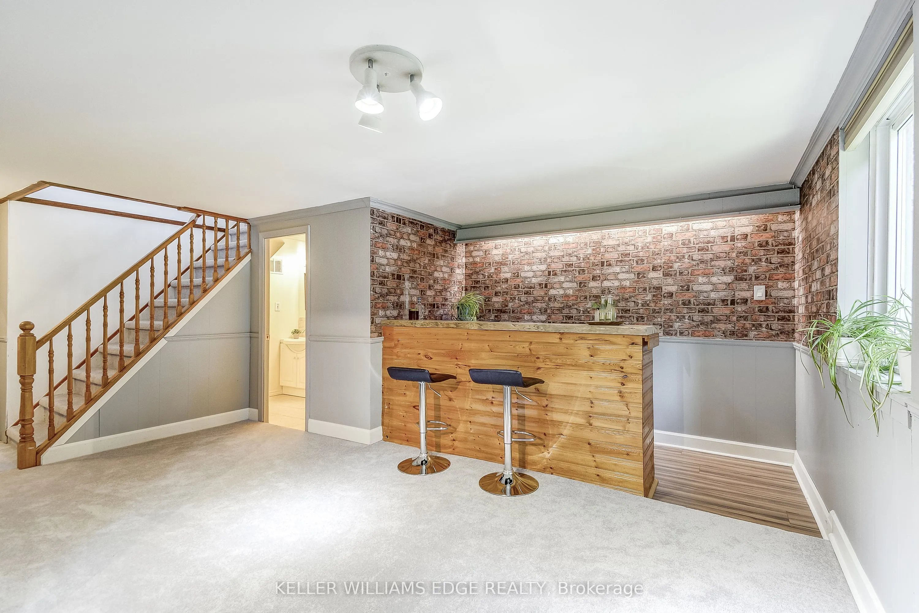 1216 De Quincy Crescent