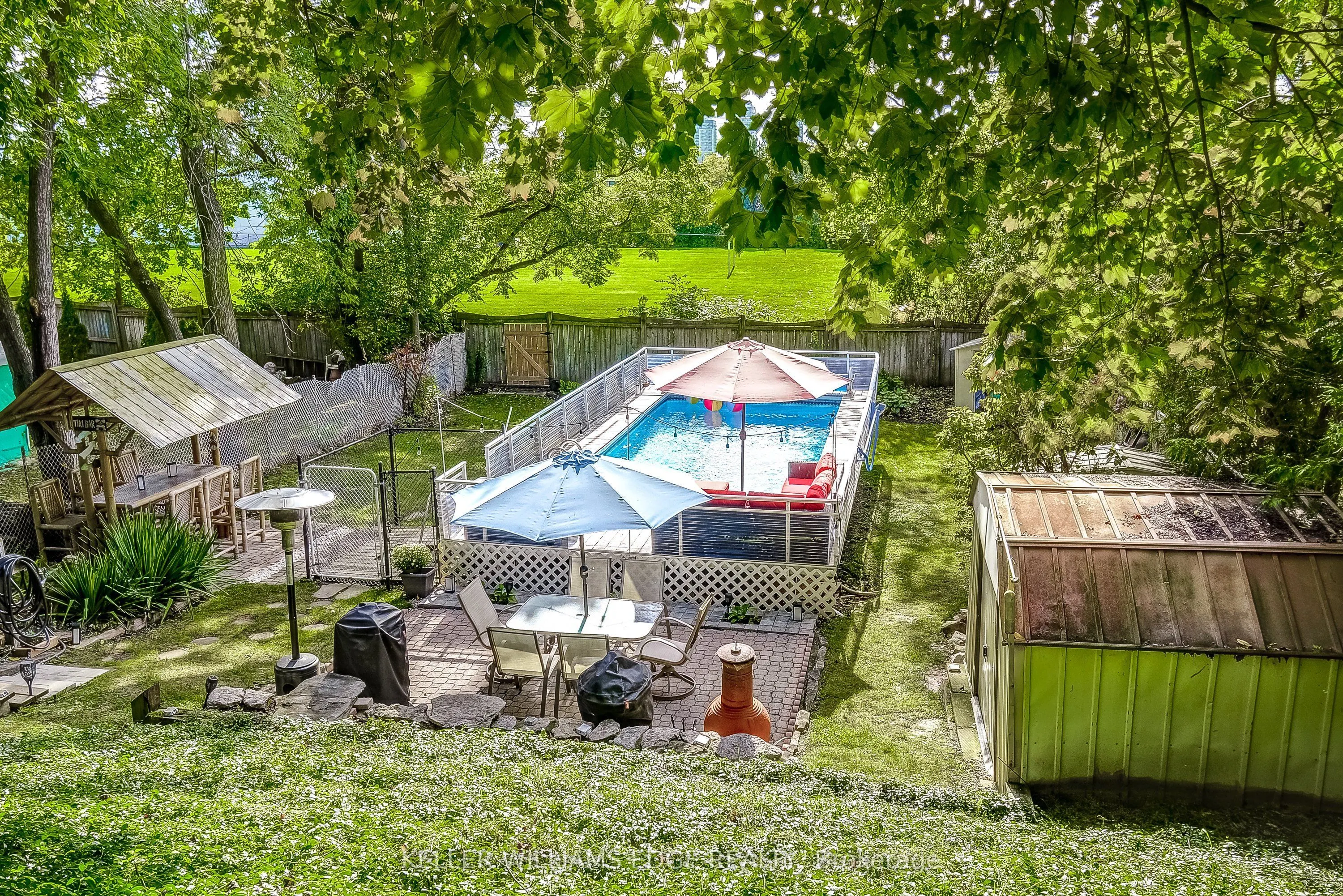 1216 De Quincy Crescent