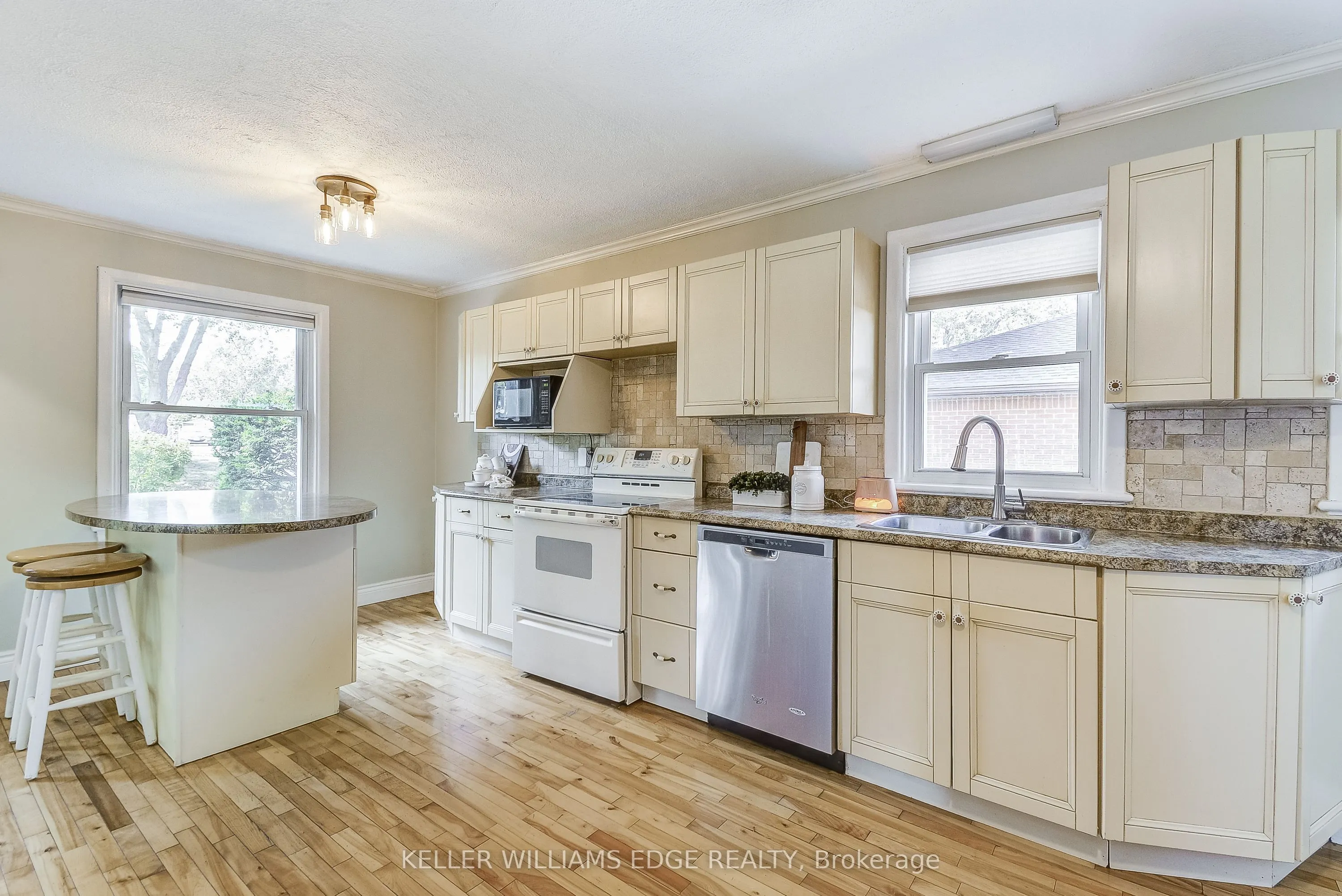 1216 De Quincy Crescent