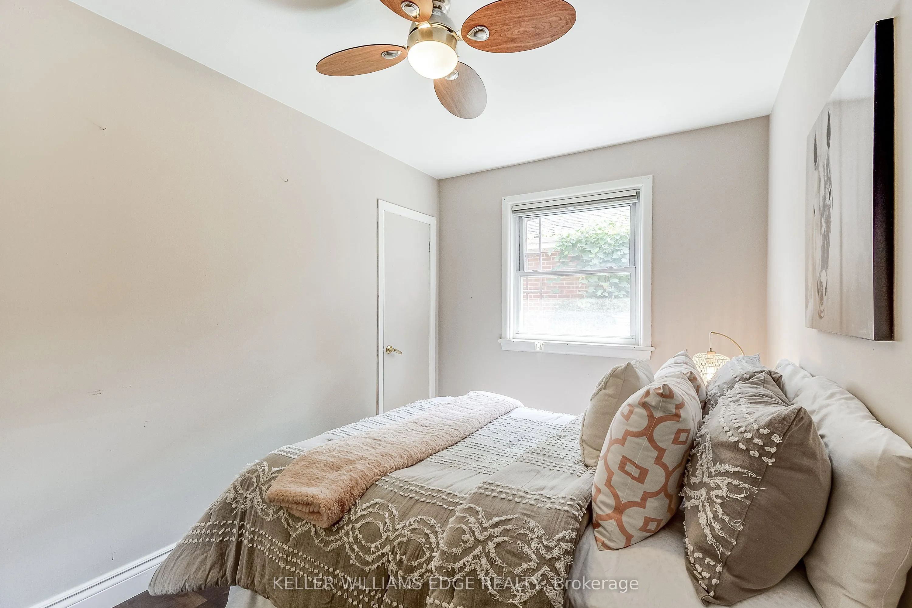 1216 De Quincy Crescent