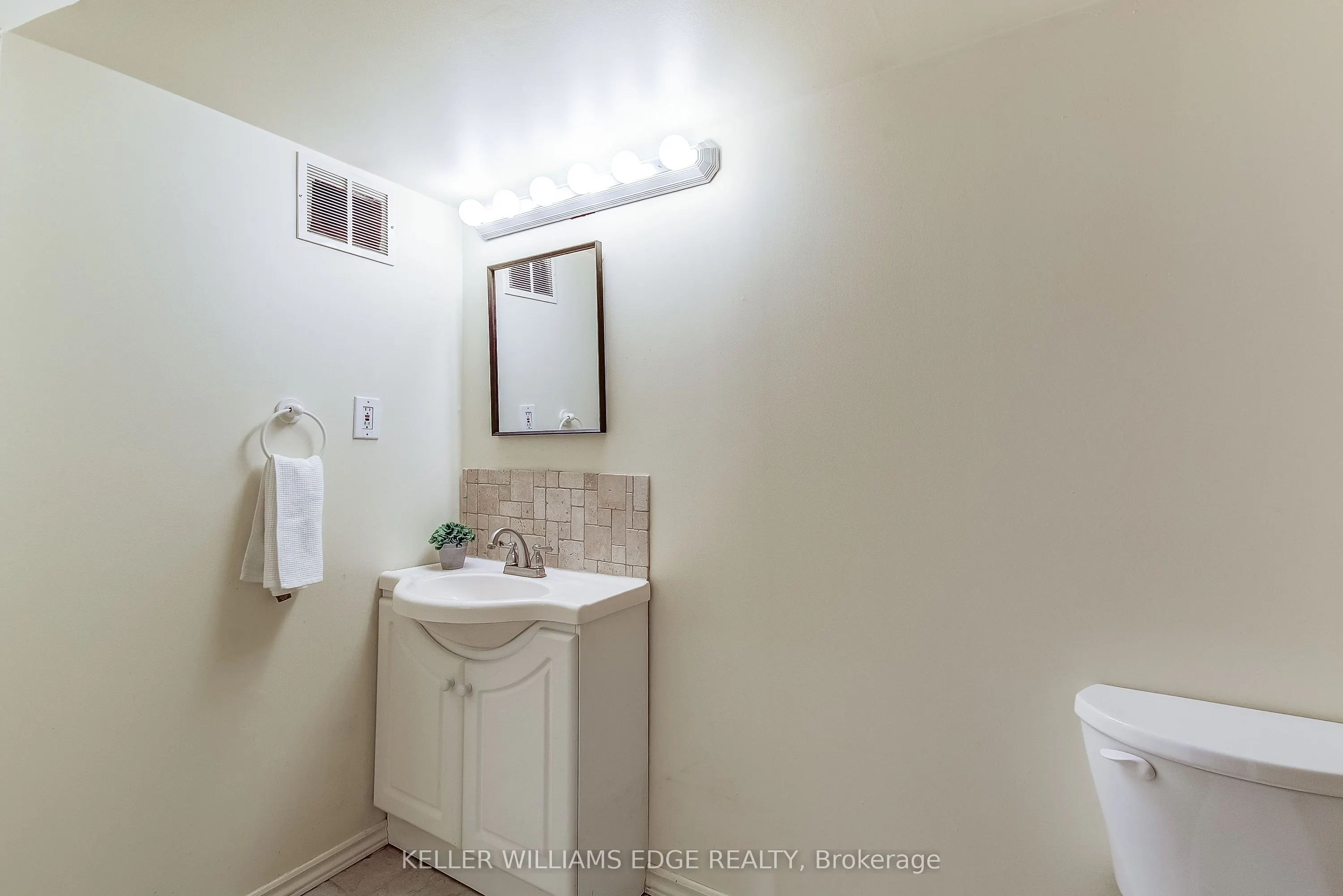 1216 De Quincy Crescent