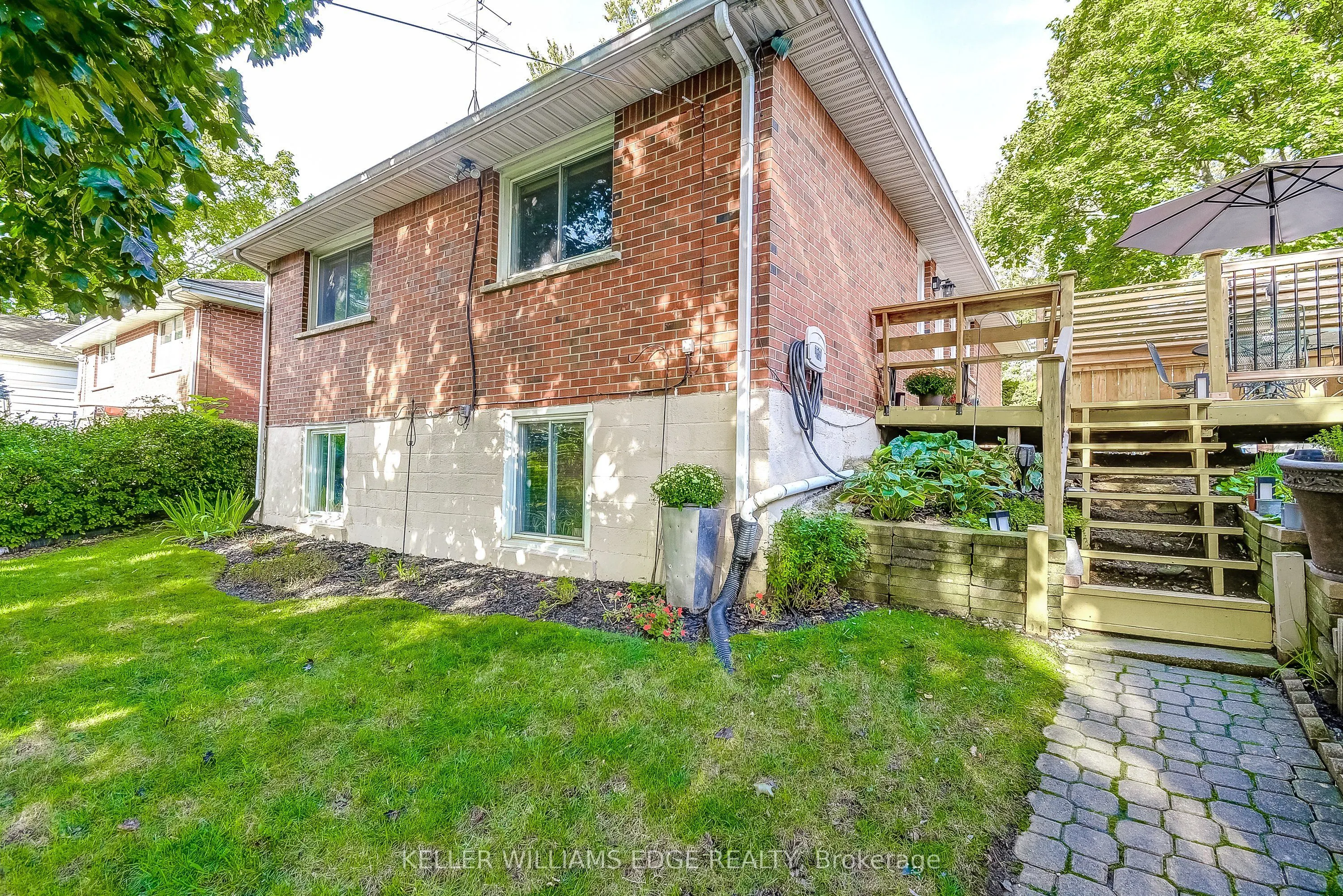 1216 De Quincy Crescent