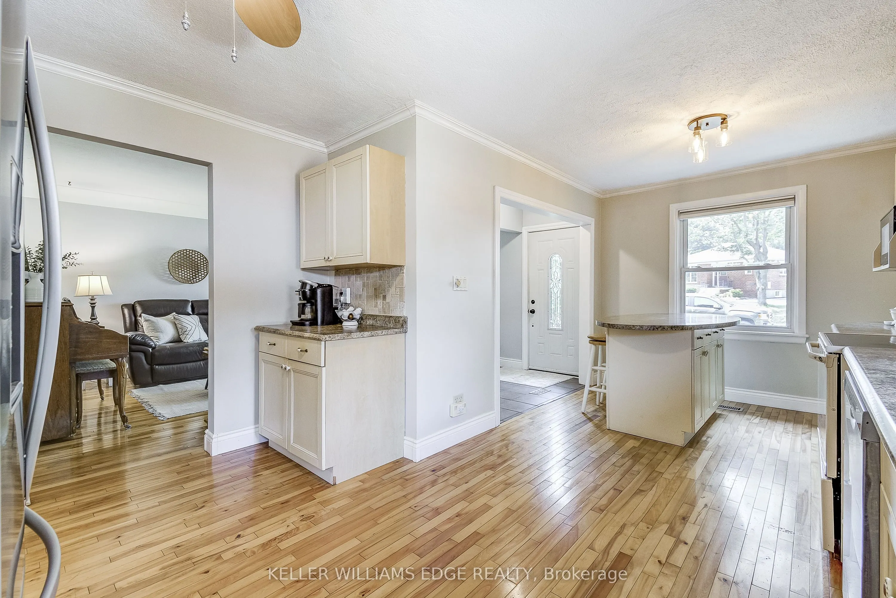1216 De Quincy Crescent