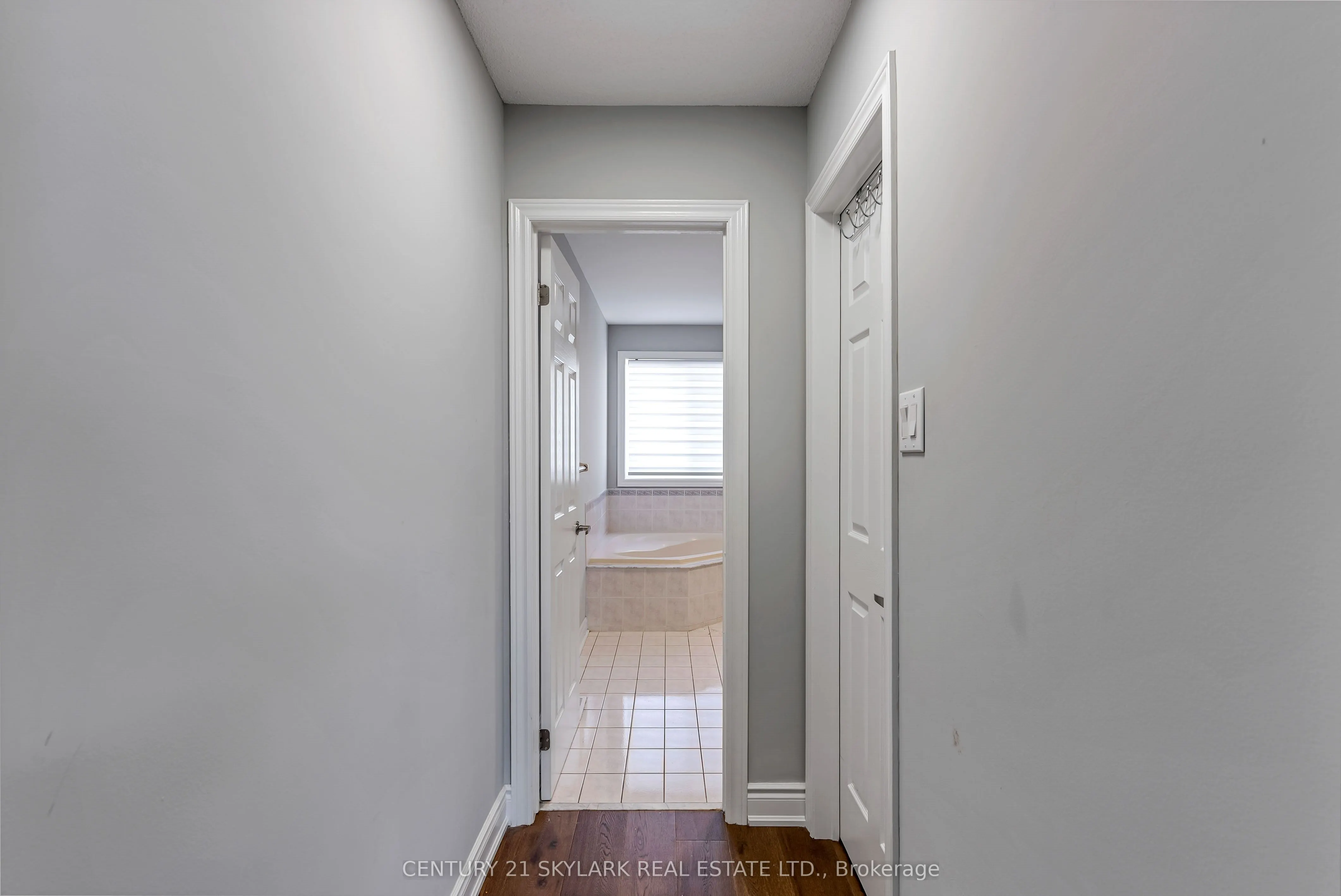 4 Moonstone Court
