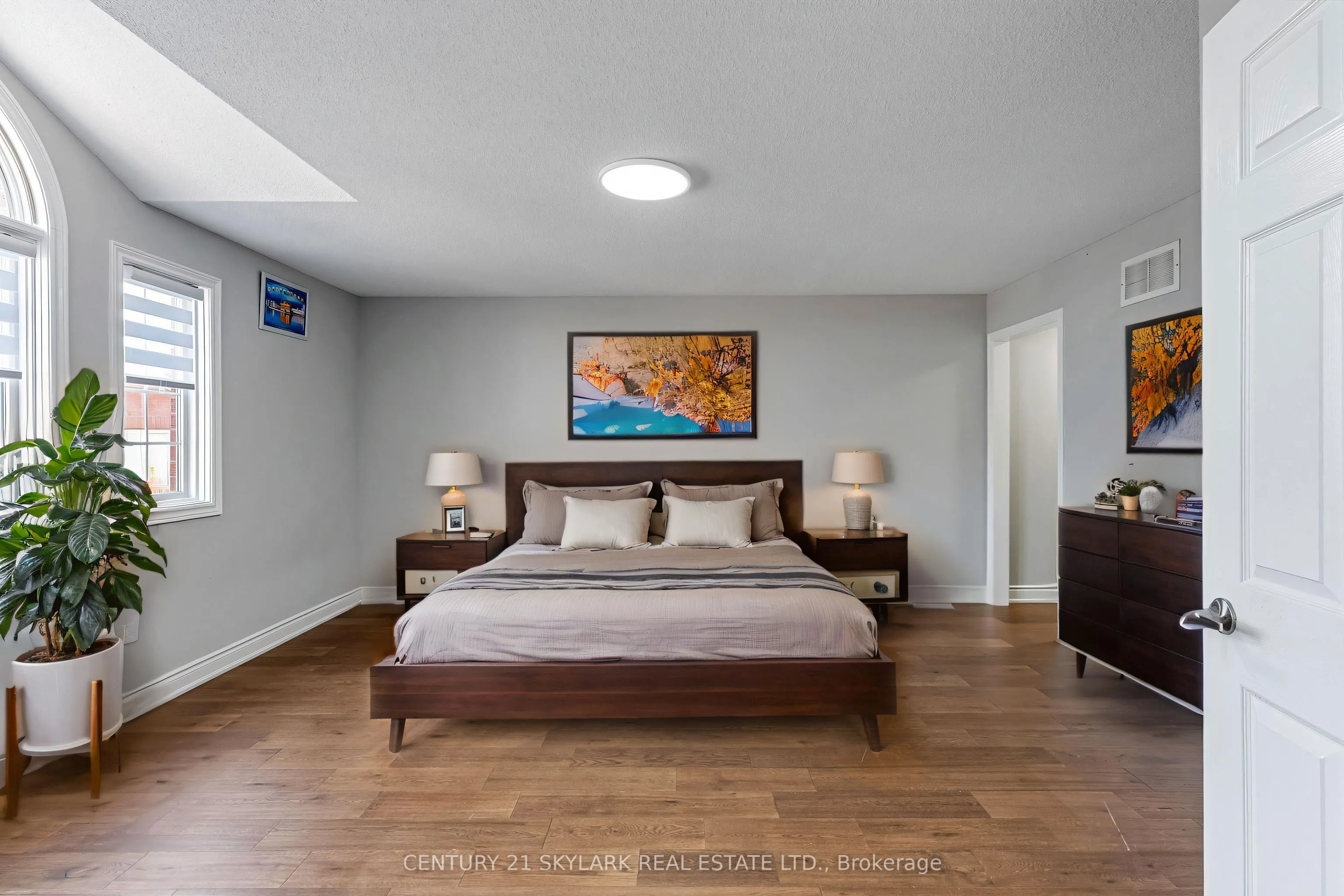4 Moonstone Court