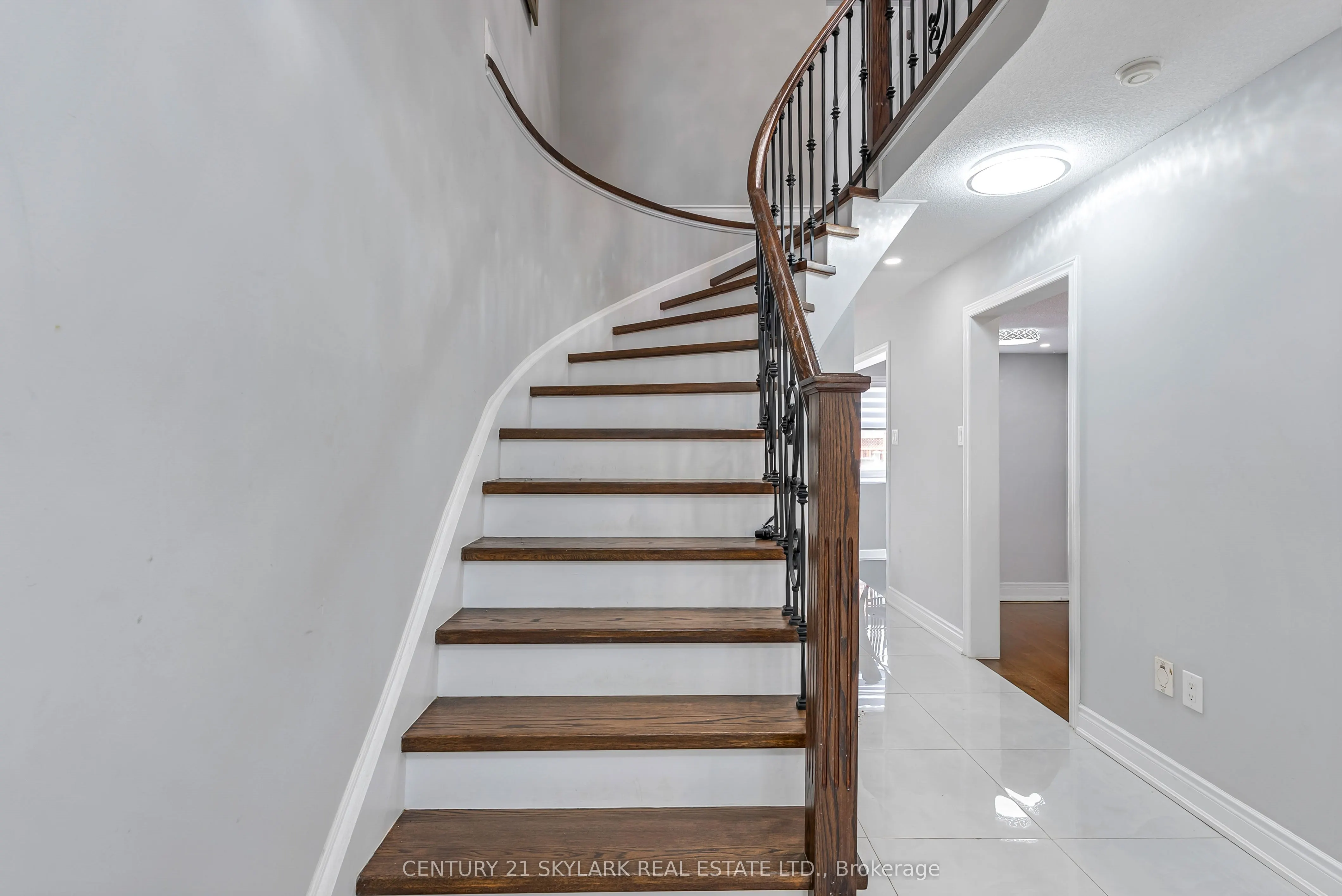 4 Moonstone Court