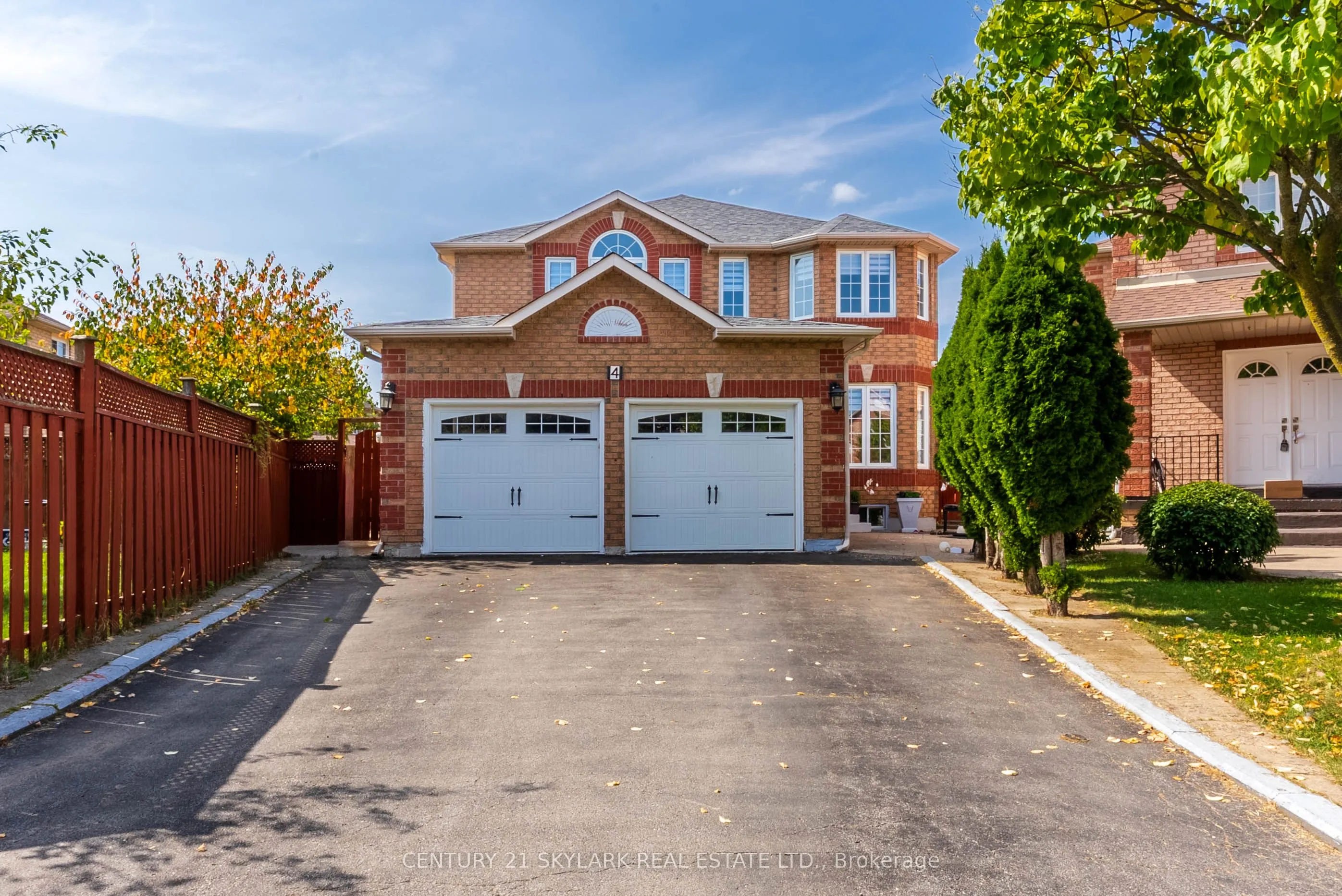 4 Moonstone Court