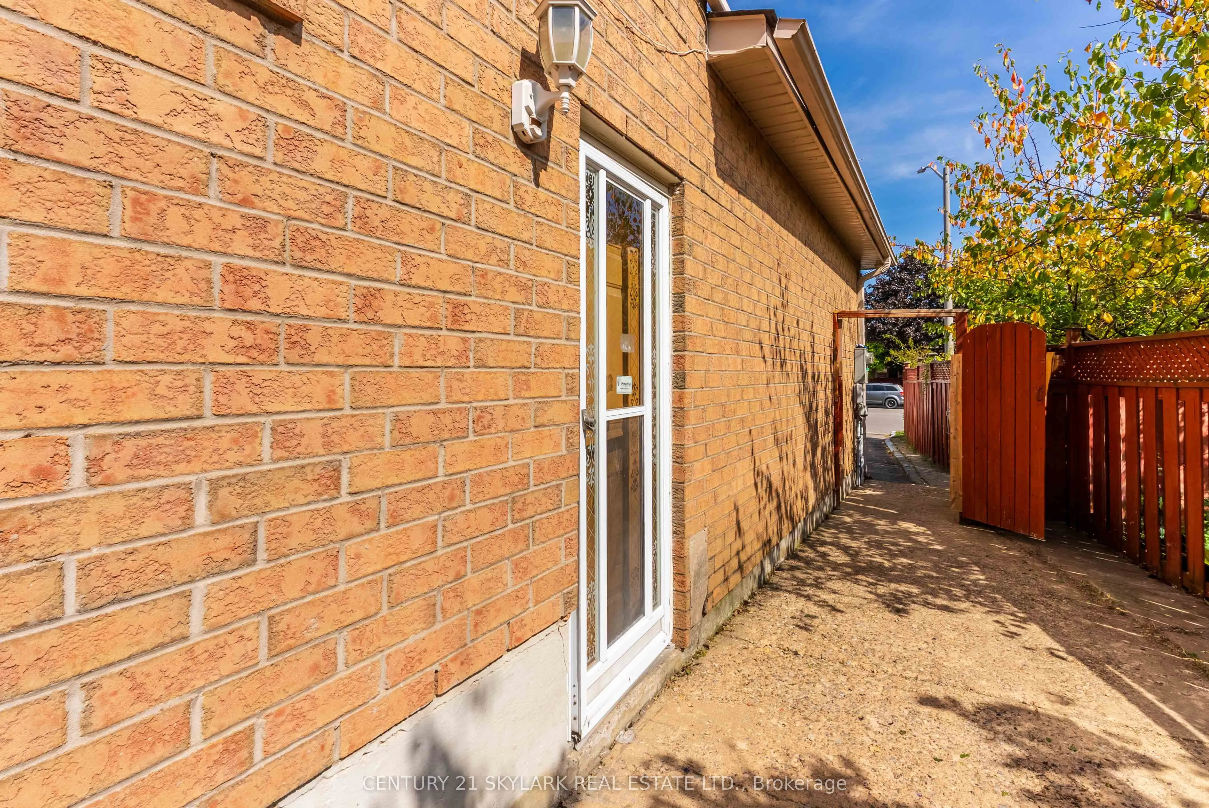 4 Moonstone Court