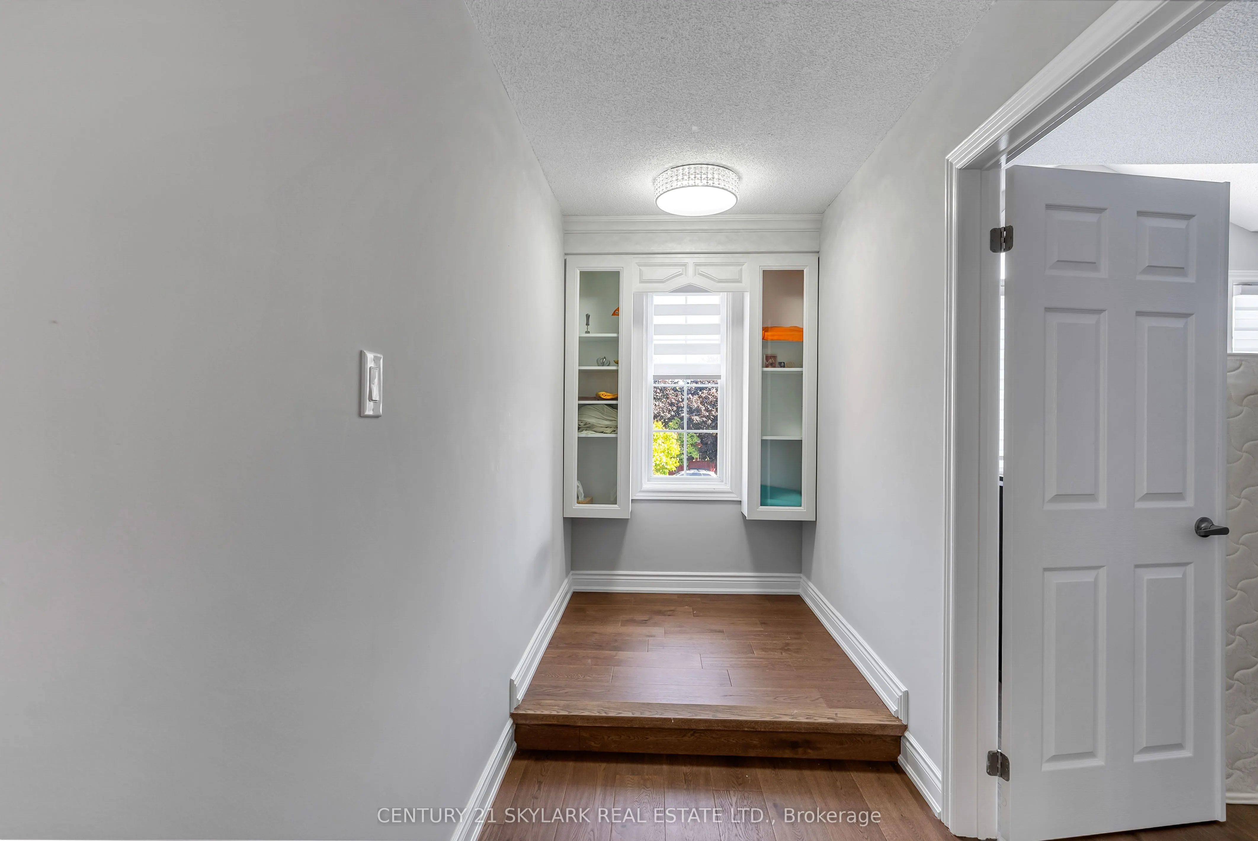 4 Moonstone Court