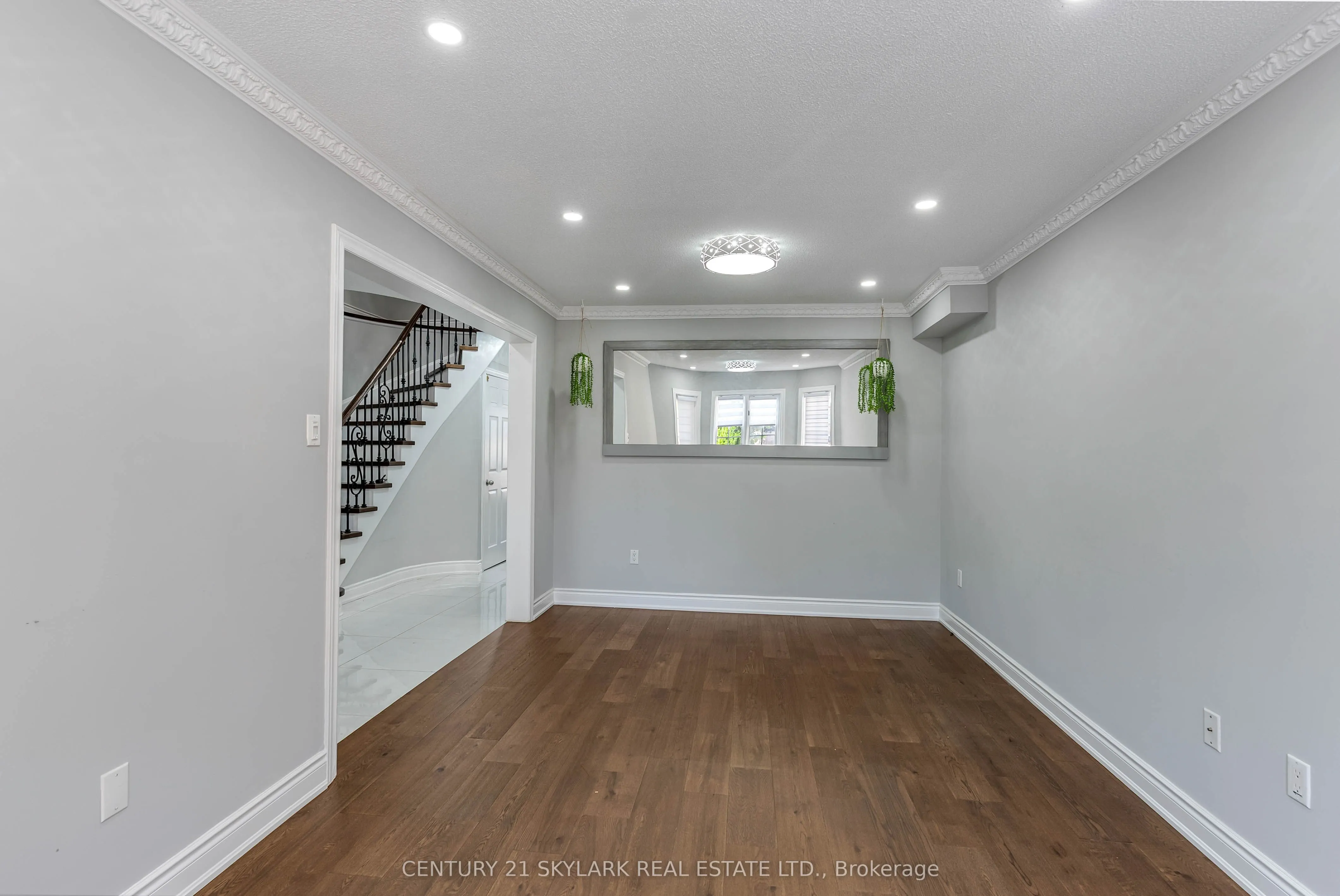 4 Moonstone Court