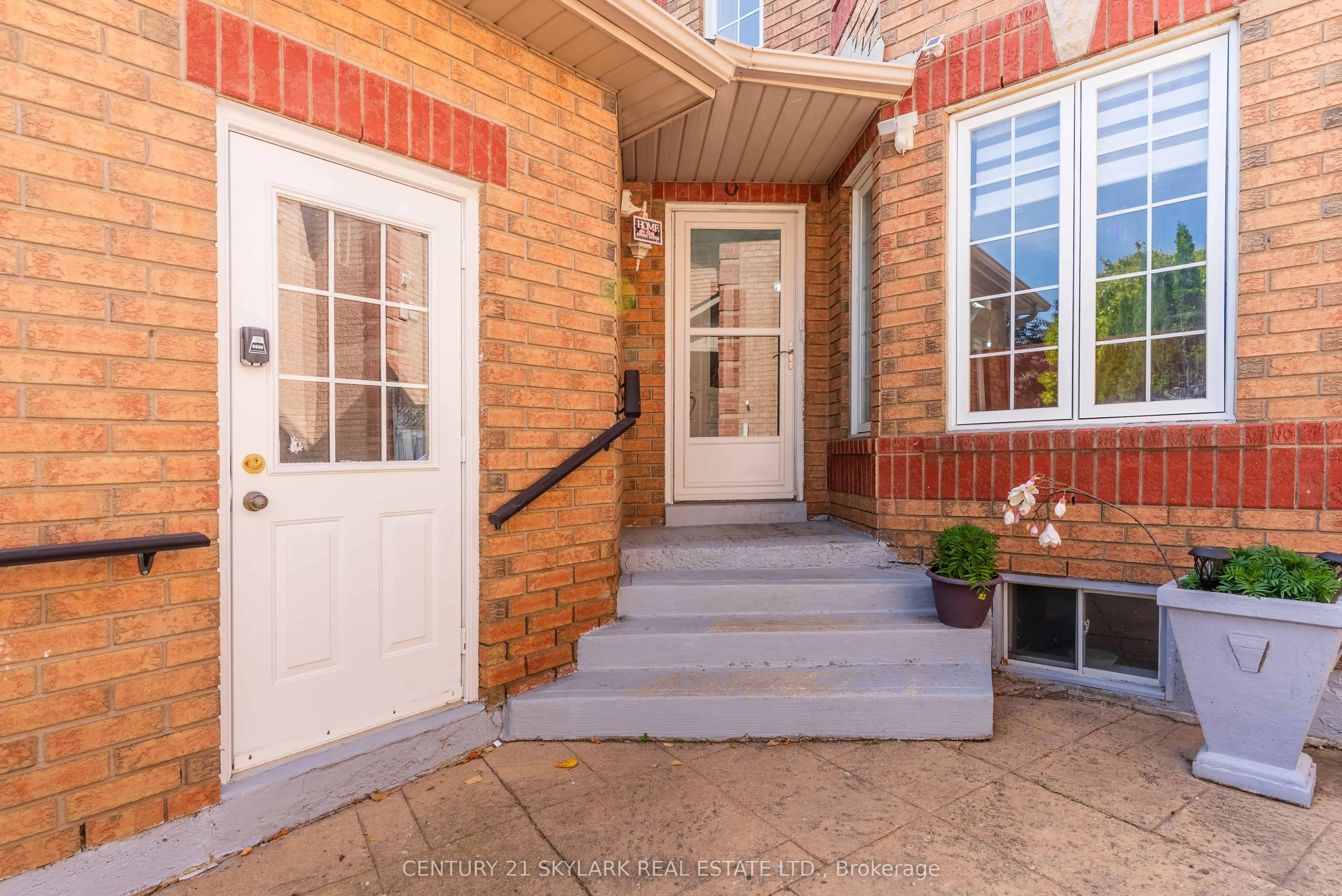4 Moonstone Court