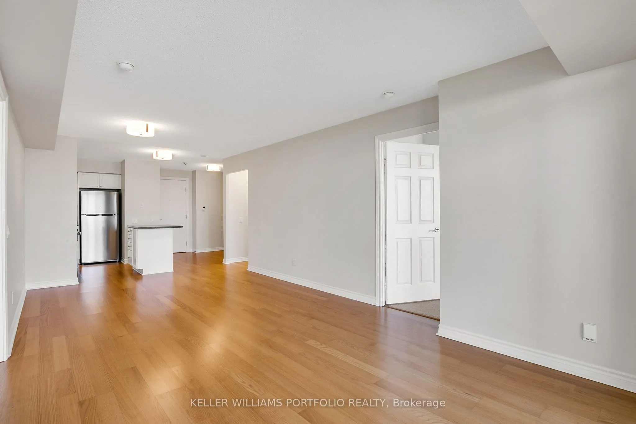 5229 Dundas Street W, #707