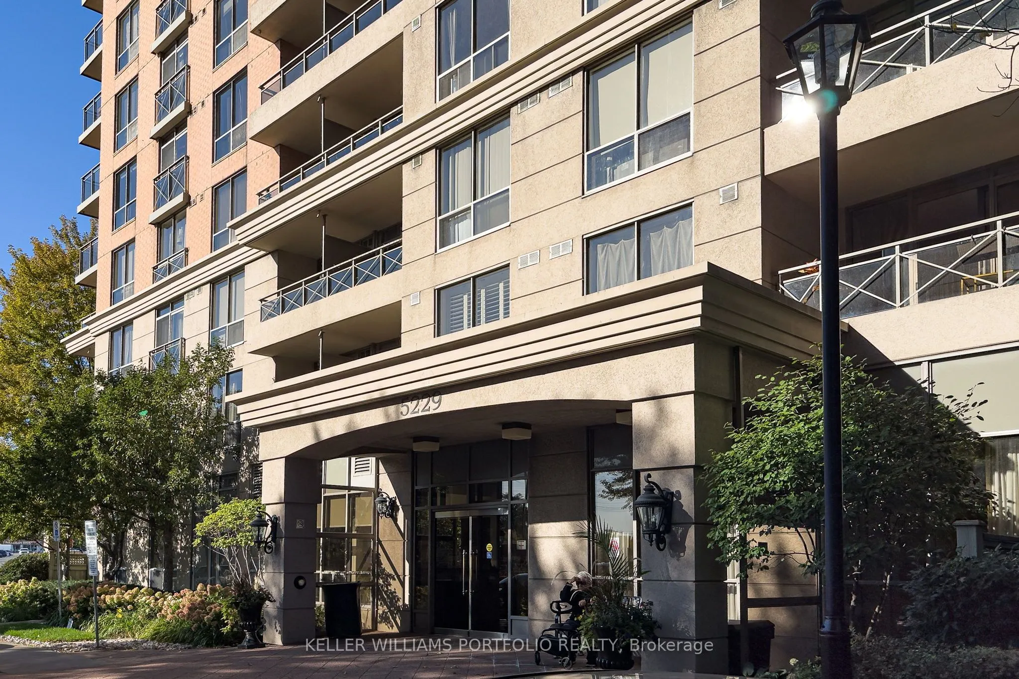 5229 Dundas Street W, #707