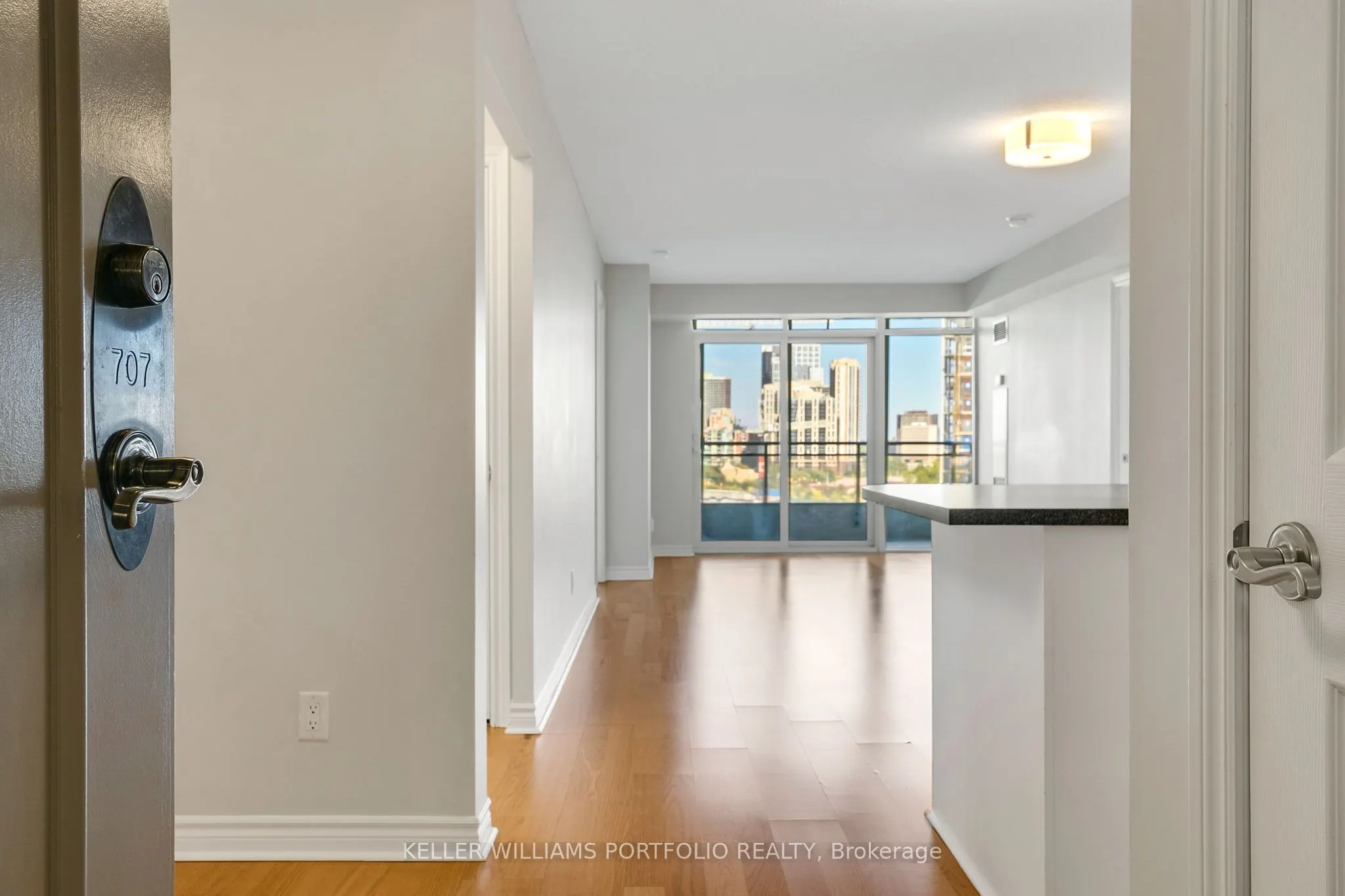 5229 Dundas Street W, #707