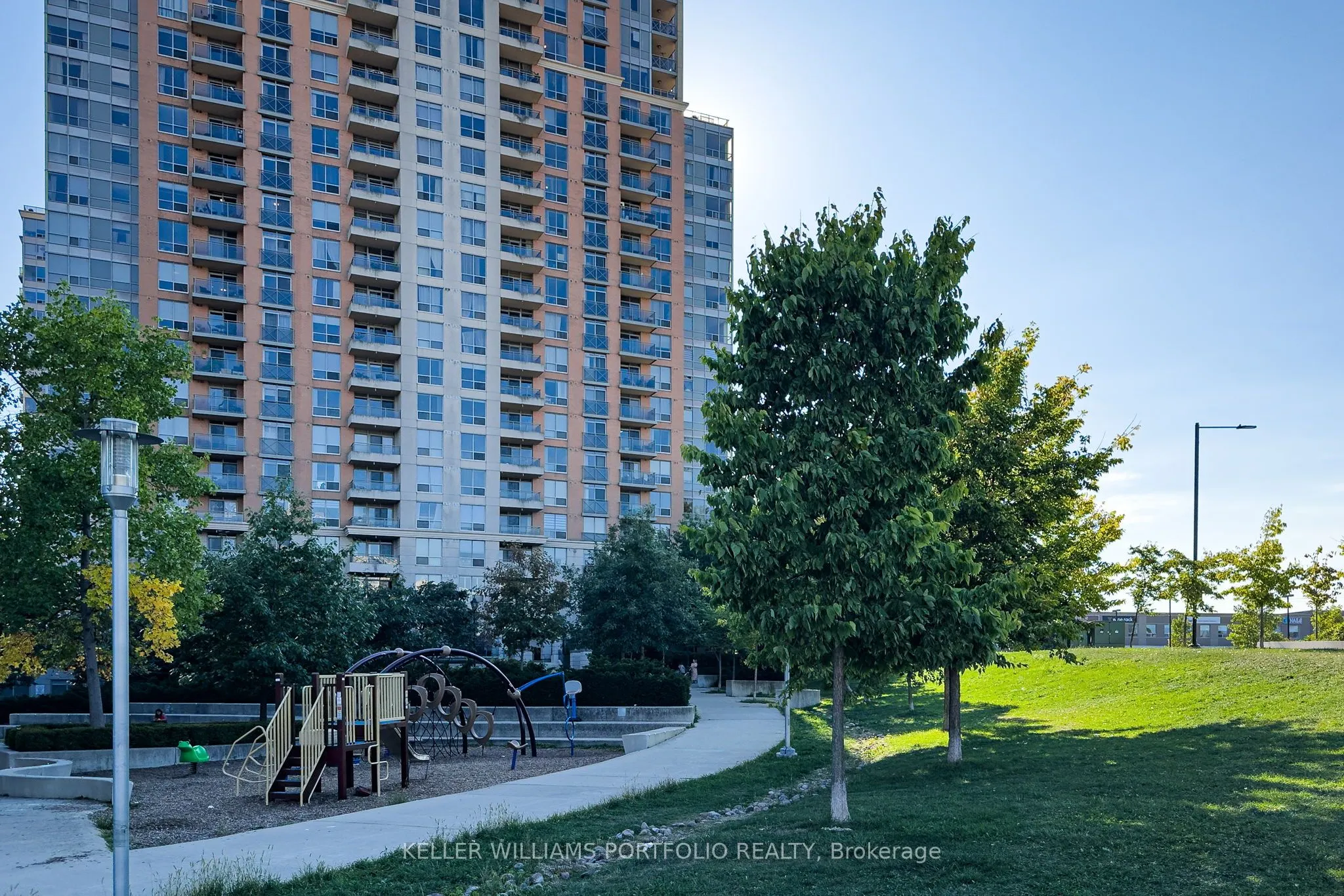 5229 Dundas Street W, #707