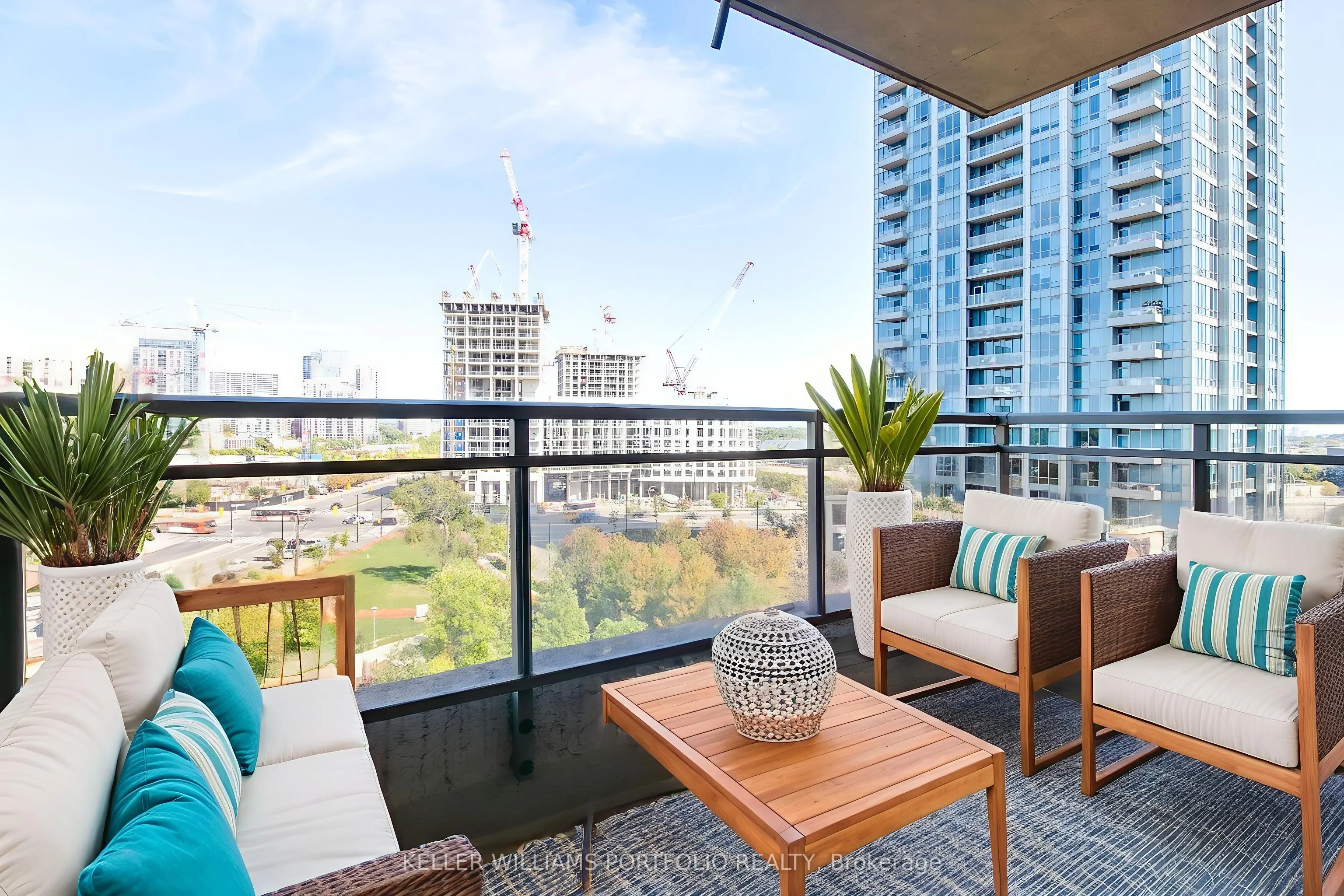 5229 Dundas Street W, #707