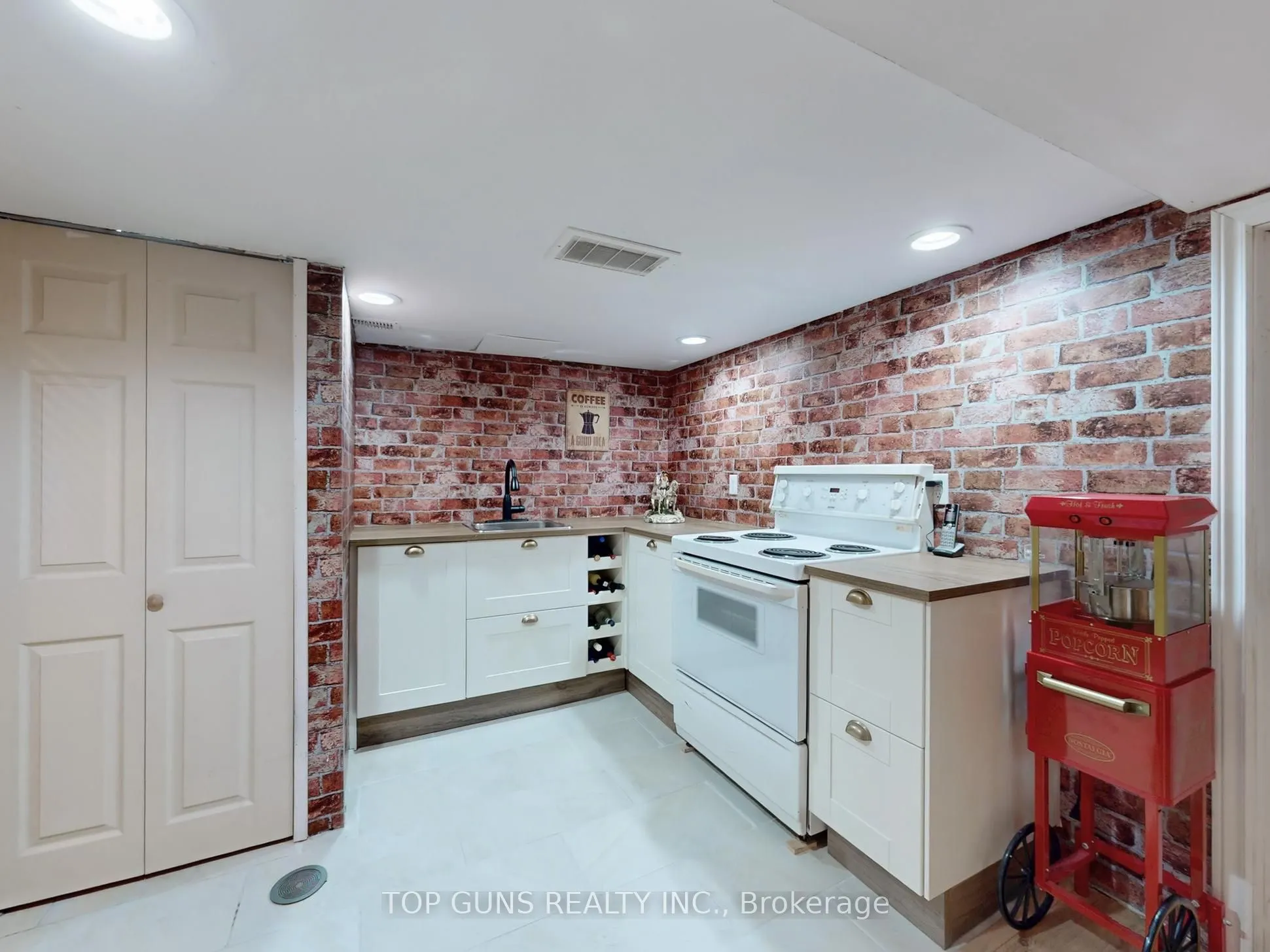 25 Ringway Crescent