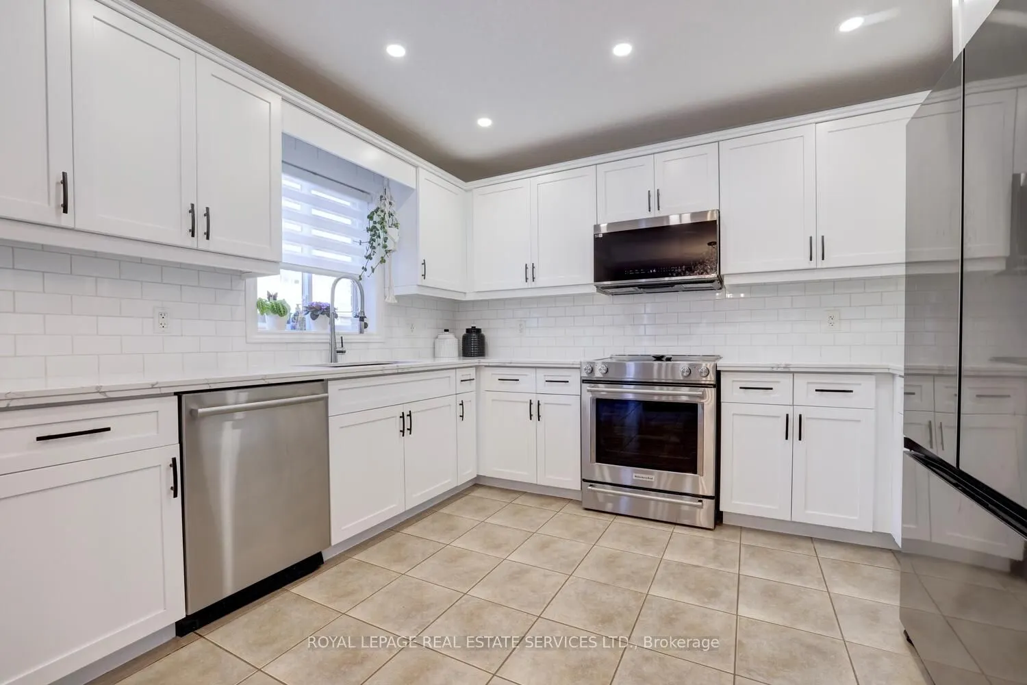 35 Aiken Crescent