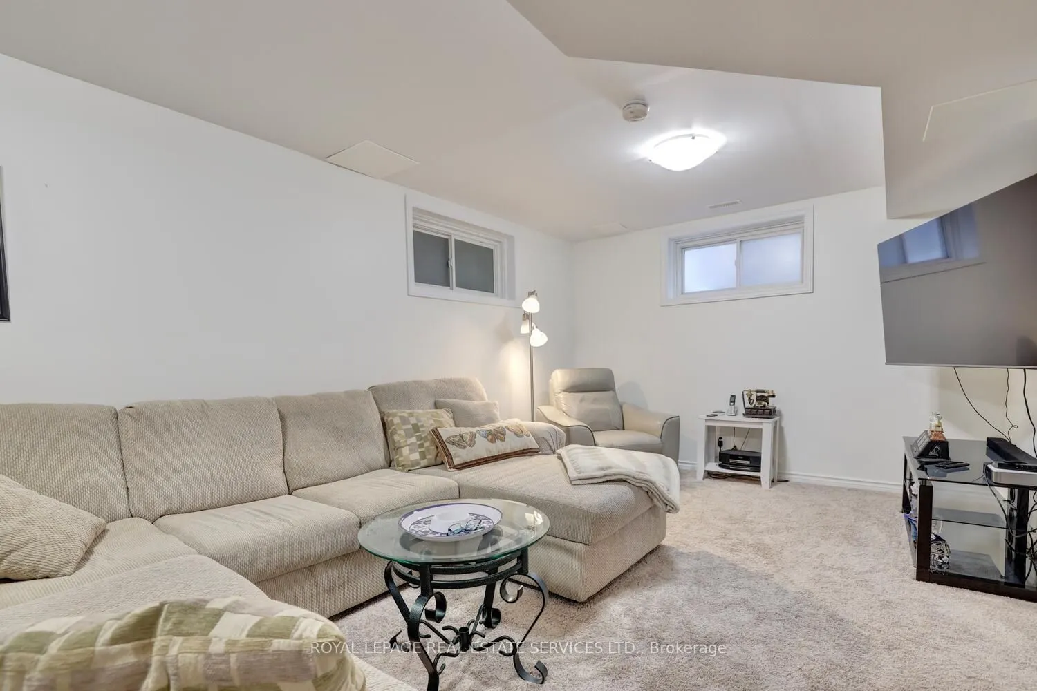 35 Aiken Crescent