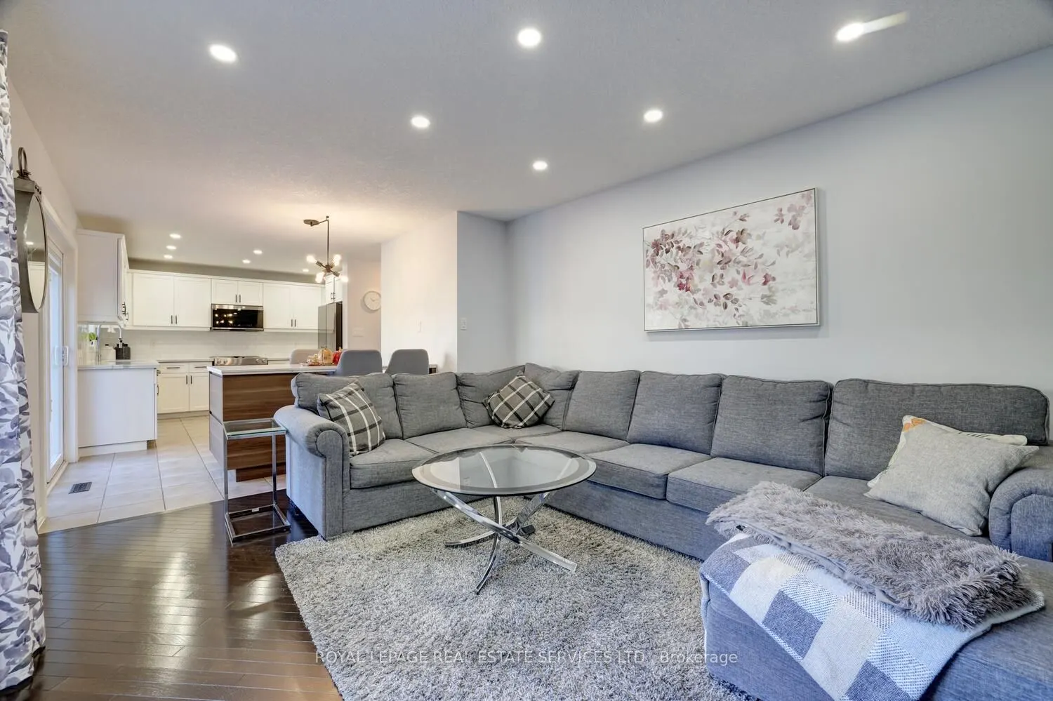 35 Aiken Crescent